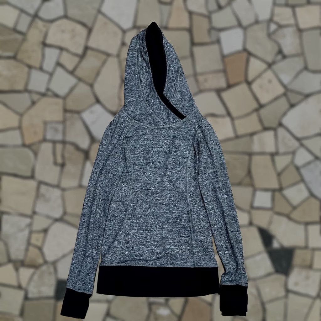 Lululemon Lululemon Think Fast Hoodie Pullover Long Sleeve Women’s 2 Gray Solid Logo Athletic Run & Jogging City Apparel Athleisure Pullover Womens Size 2 Size XS / US 0-2 / IT 36-38 - 1 Thumbnail