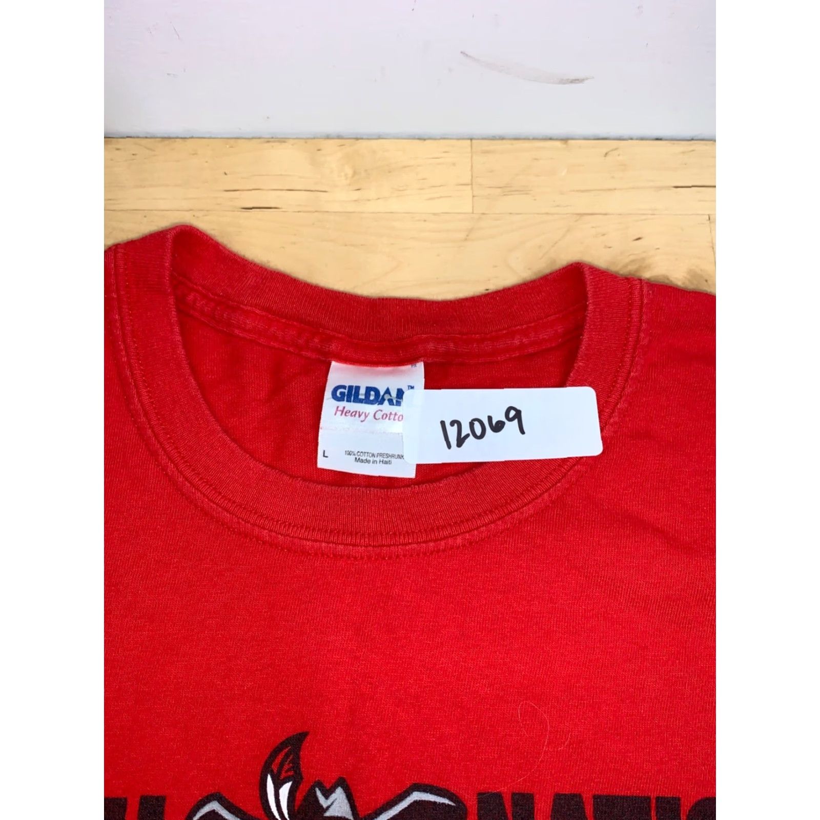 Gildan VINTAGE UNLV Rebel Nation Shirt Mens L Red 12069 College T-Shirt Gildan Cotton Short Sleeve Crew Neck Man/Mens Size US L / EU 52-54 / 3 - 2 Thumbnail