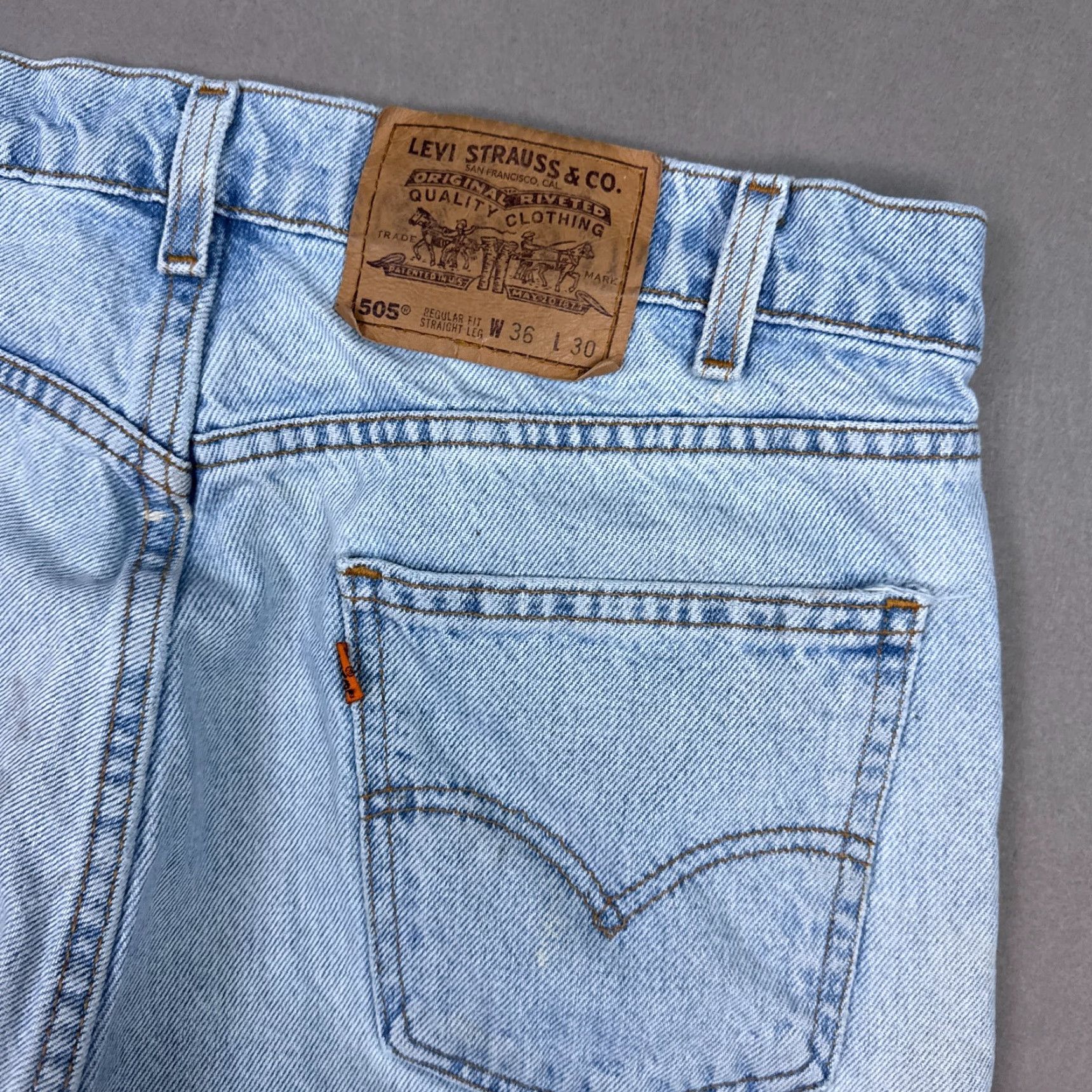 Levi's VINTAGE Levi's 505 Jeans Mens 34x29 Blue 90s Orange Tab Faded Distressed Regular 5-Pocket Denim Cotton Straight Beltless? No Size US 36 / EU 52 - 3 Thumbnail