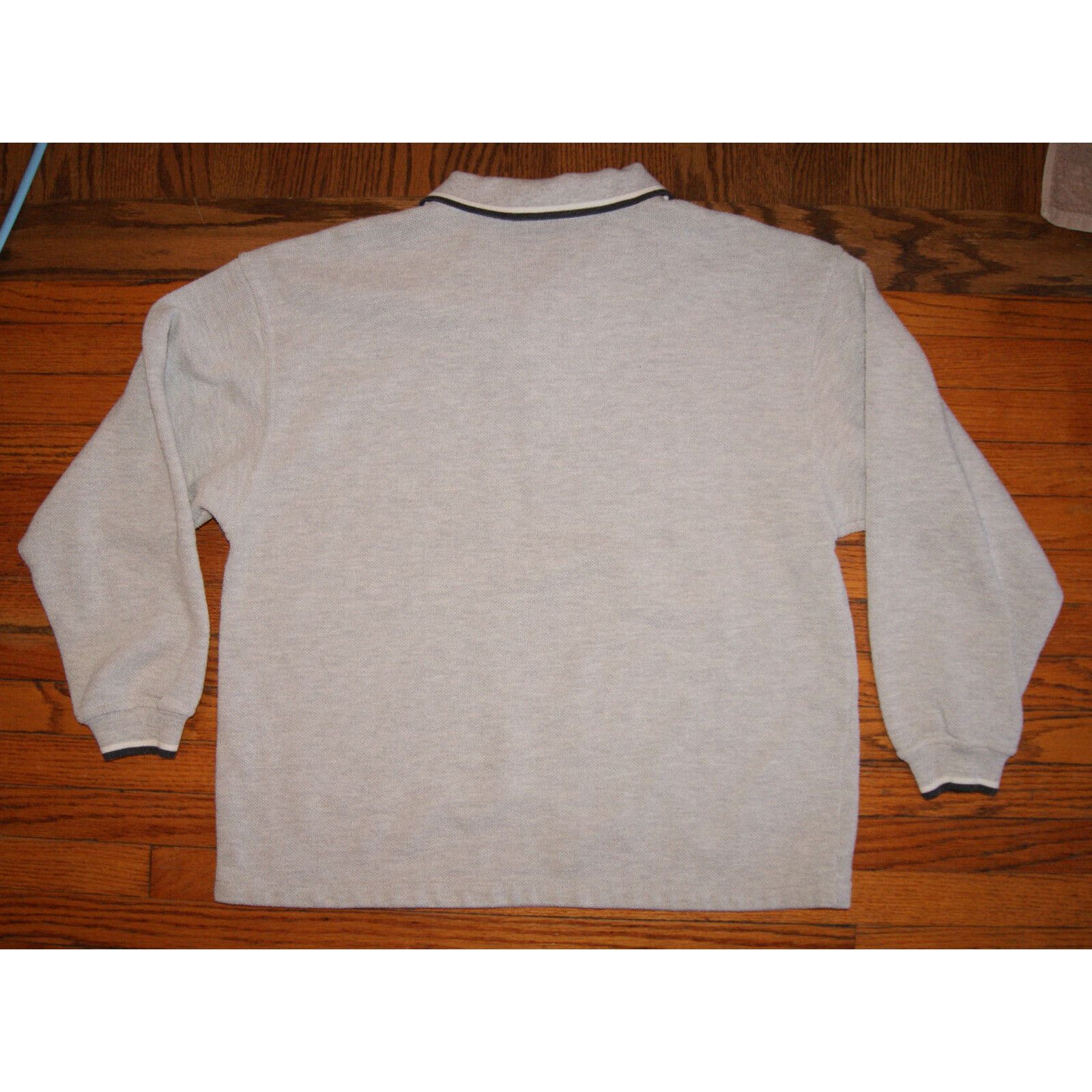 Disney VTG Disney Store Authentic Tigger Sweatshirt Collar VNeck XL Size US XL / EU 56 / 4 - 4 Thumbnail