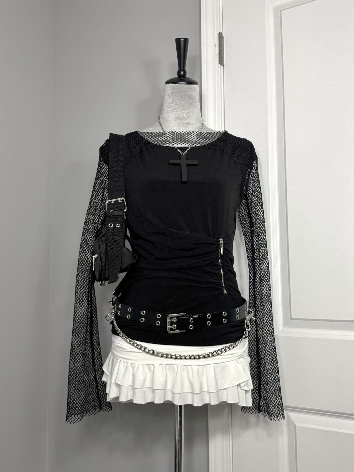 Venus Venus Black Ruched Front Zipper Detail Sleeveless Top Size S / US 4 / IT 40 - 6 Thumbnail