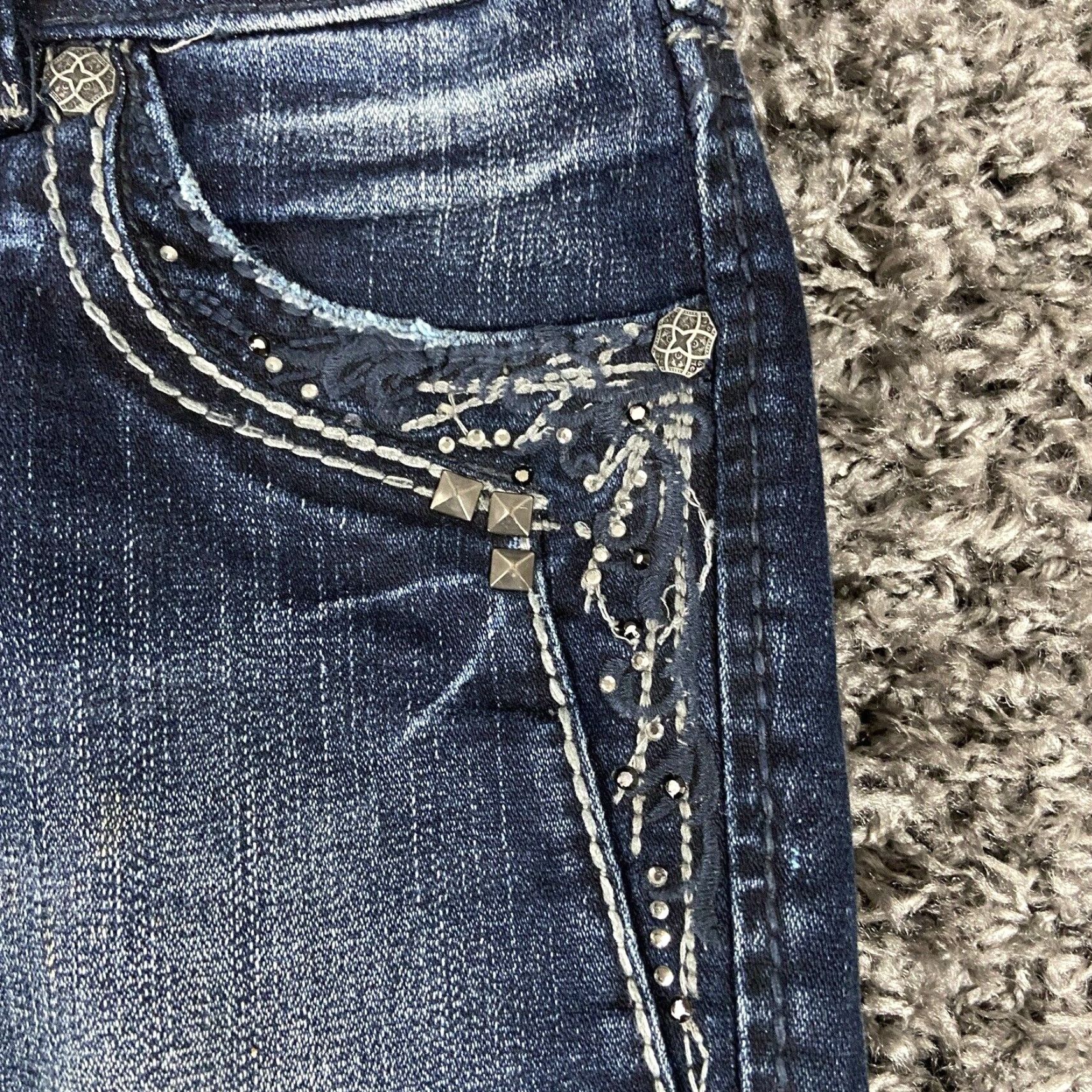 Silver Jeans Co. SILVER JEANS Suki Straight Blue Jeans Women’s 25 Studded Heavy Stitch Metal Size 42" / US 20 - 4 Thumbnail