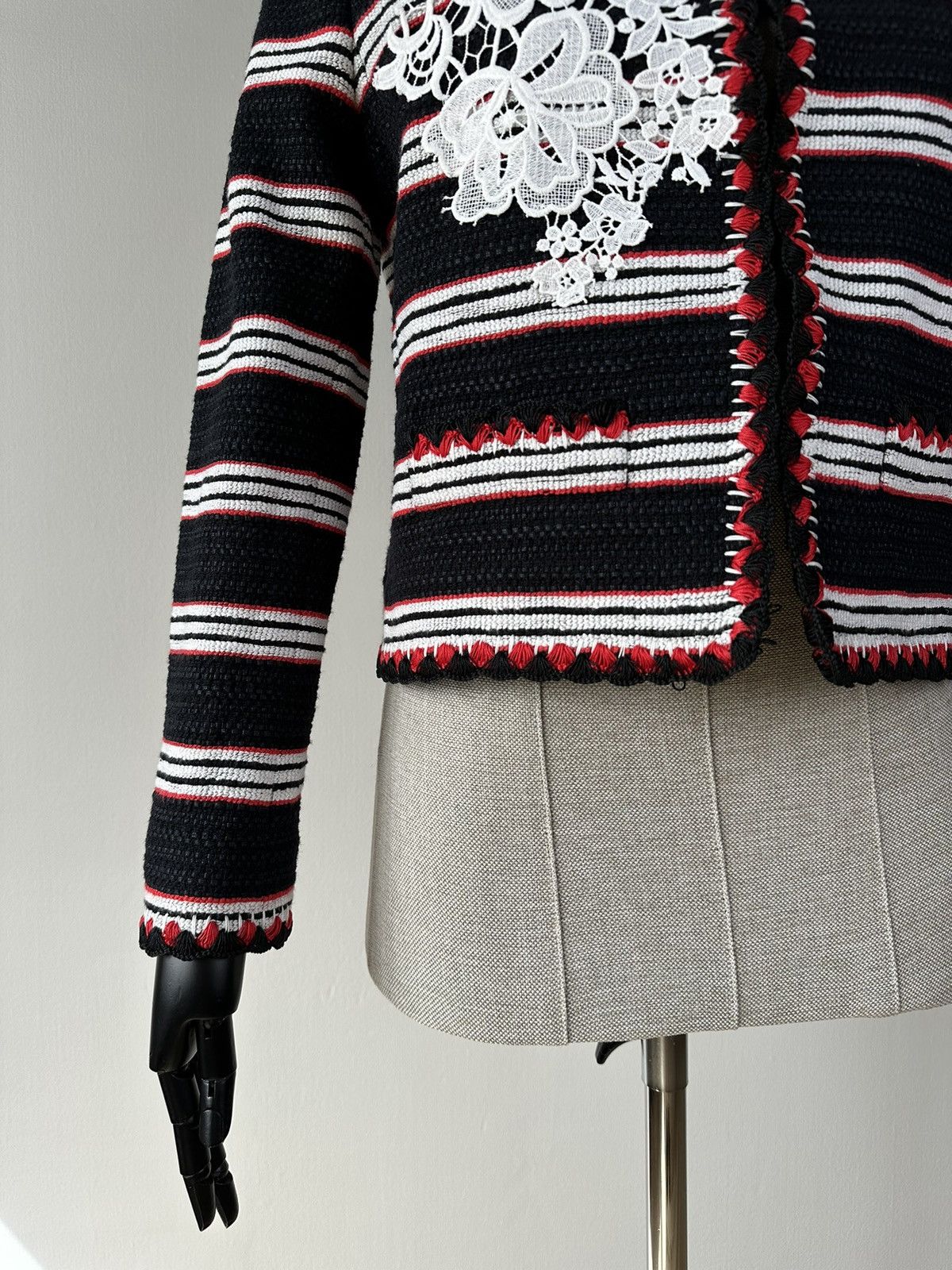 Moschino MOSCHINO BOUTIQUE Tweed Blazer Jacket Lace Embroidery Size M / US 6-8 / IT 42-44 - 10 Thumbnail