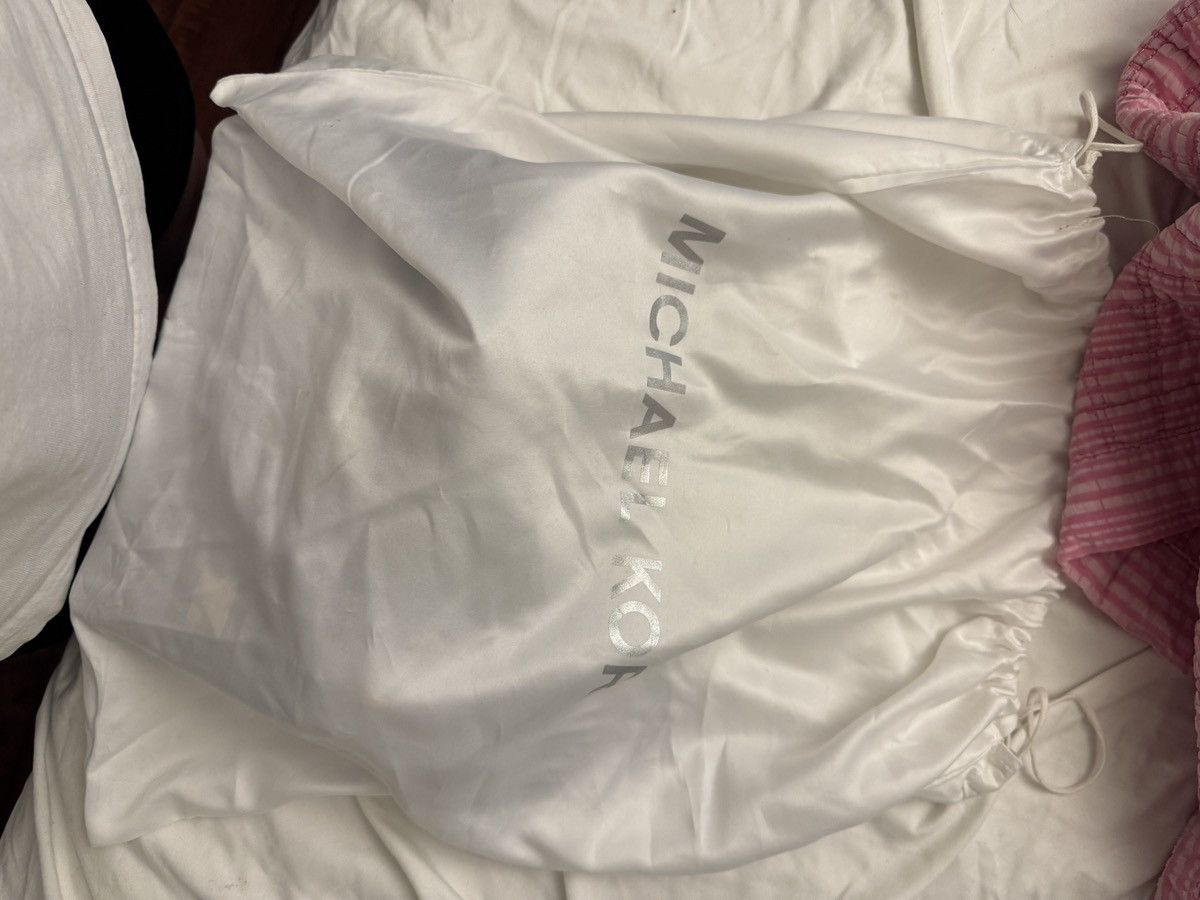 Michael Kors Tatiana Mini Logo and Patent Leather Satche Size ONE SIZE - 8 Thumbnail