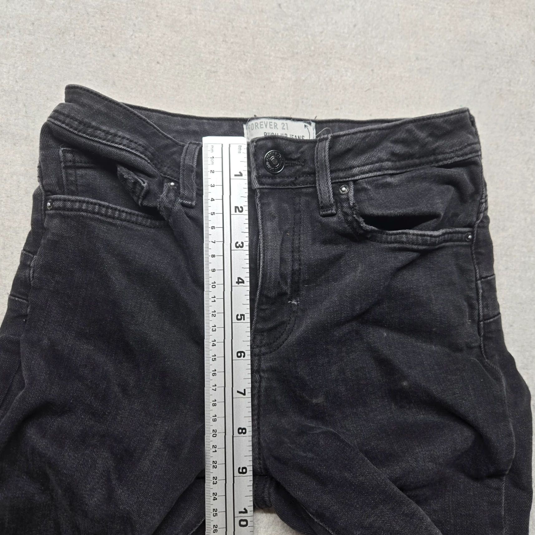 Forever 21 FOREVER 21 Jeans Skinny Mid Rise Black 24 Womens Pants Zip 5-Pocket Denim Cotton Blend Medium Wash Vintage No Inseam 28 Womens Size 42" / US 20 - 5 Thumbnail