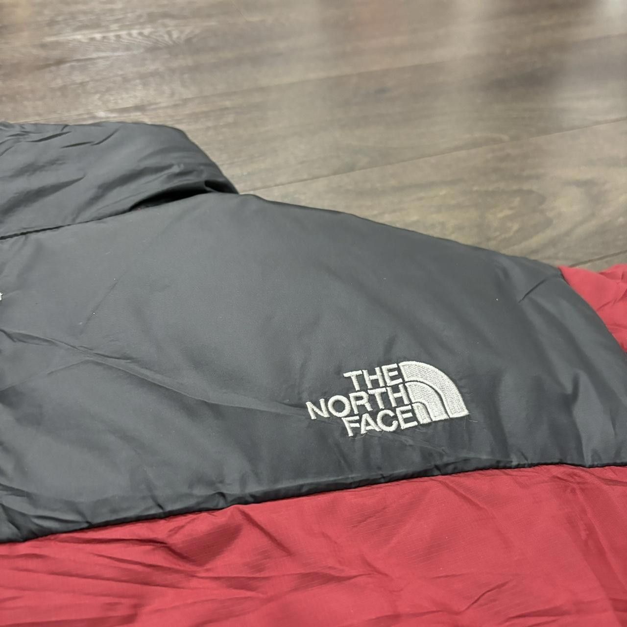 The North Face The North Face 700 puffer jacket nuptse M Red Grey Size US M / EU 48-50 / 2 - 6 Thumbnail