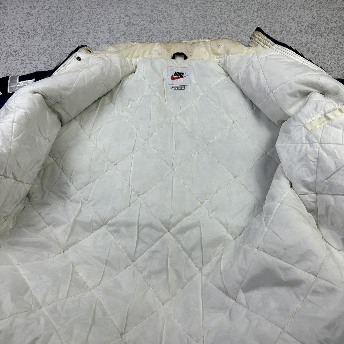 Nike Vintage 90s Nike Spell Out Quilt Lined Jacket Size US L / EU 52-54 / 3 - 9 Thumbnail