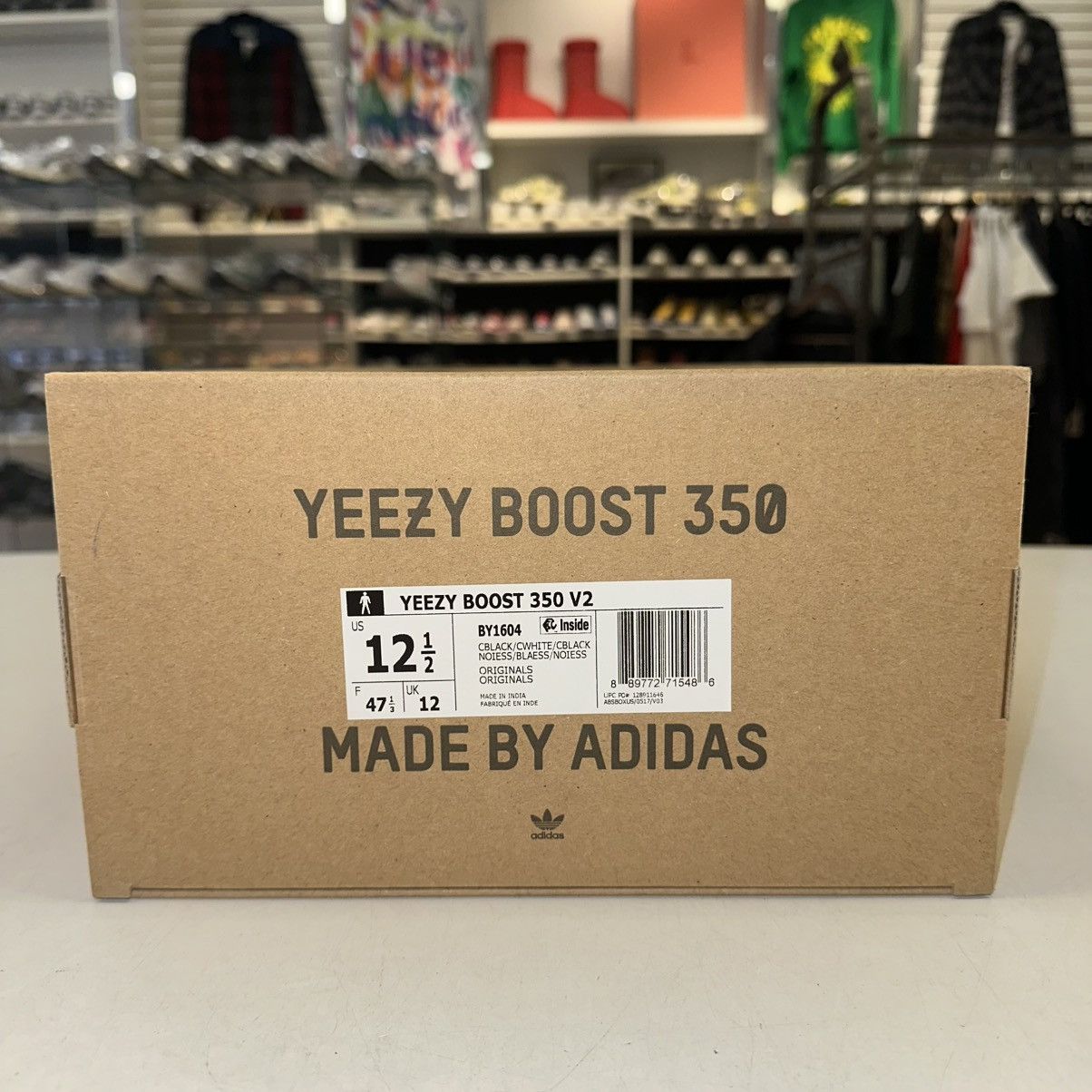 Adidas Size 12.5 - adidas Yeezy Boost 350 V2 Low Oreo 2022 Size US 12.5 / EU 45-46 - 7 Thumbnail