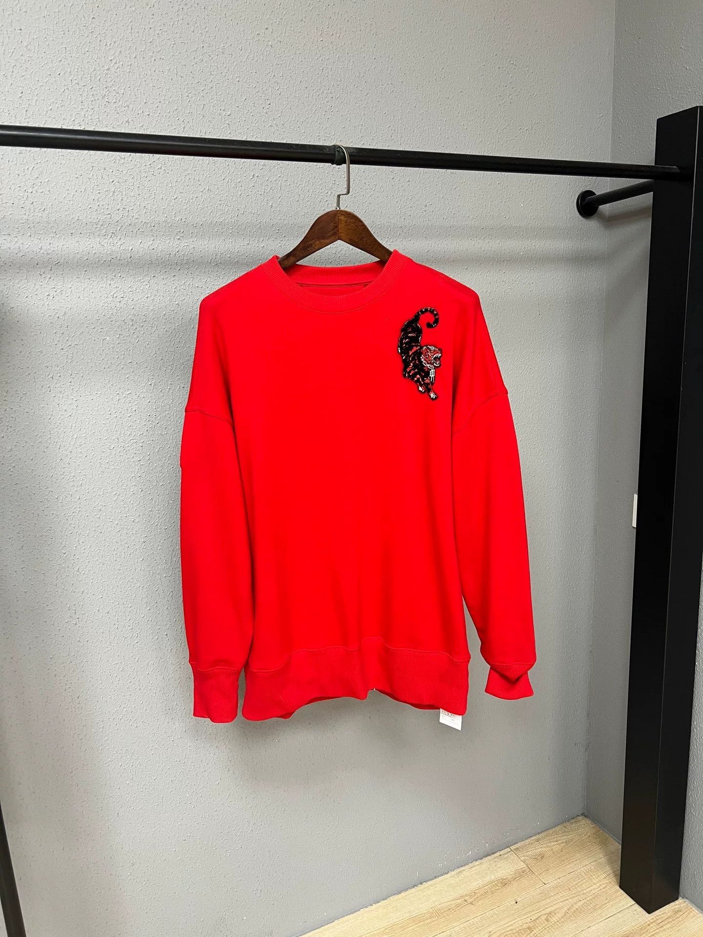 Givenchy givenchy red tiger embroidery sweatshirt Size US M / EU 48-50 / 2 - 1 Thumbnail