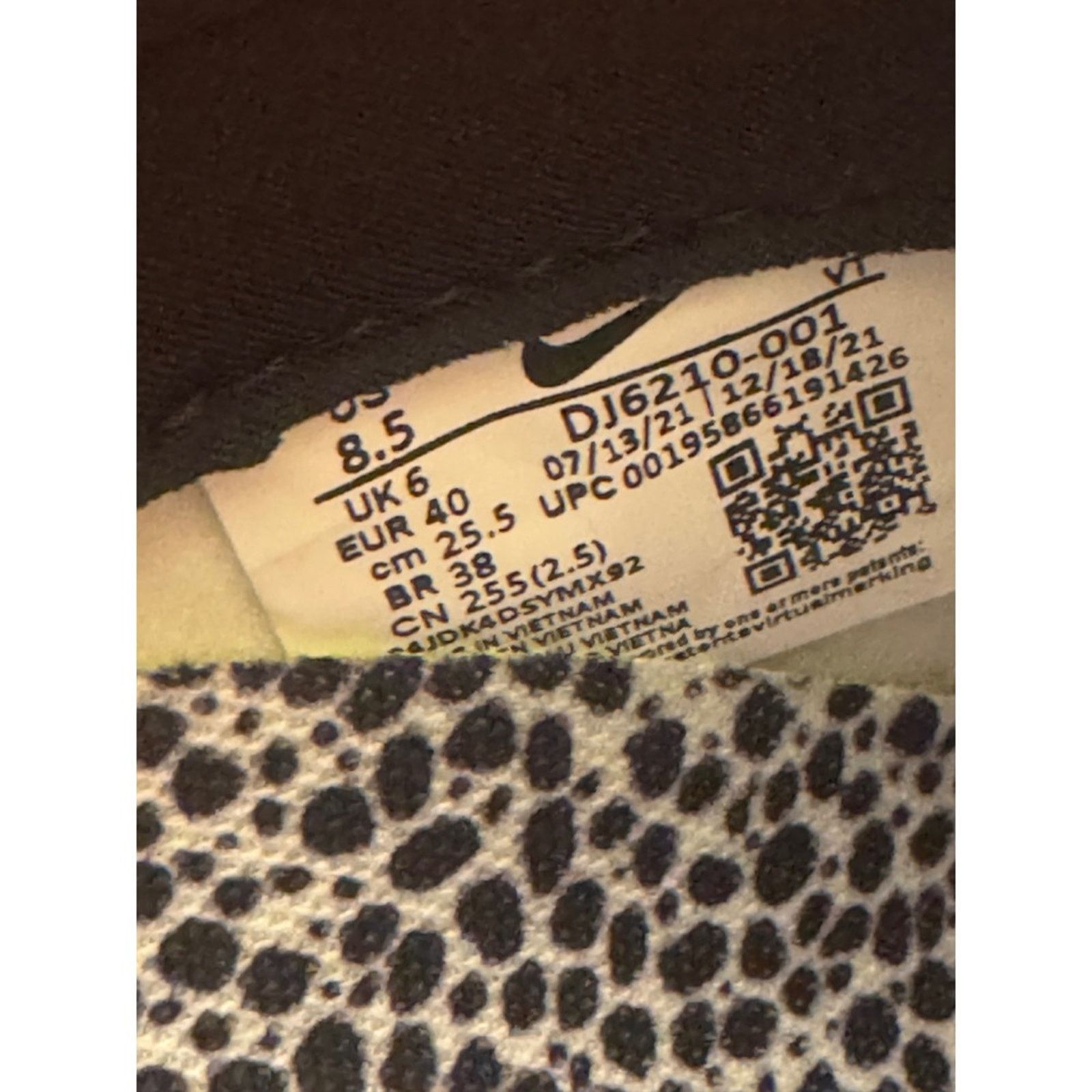 Nike Nike O.X. Sneakers Gold Running Shoes DJ6210-001 8.5 Size US 8.5 / IT 38.5 - 5 Thumbnail