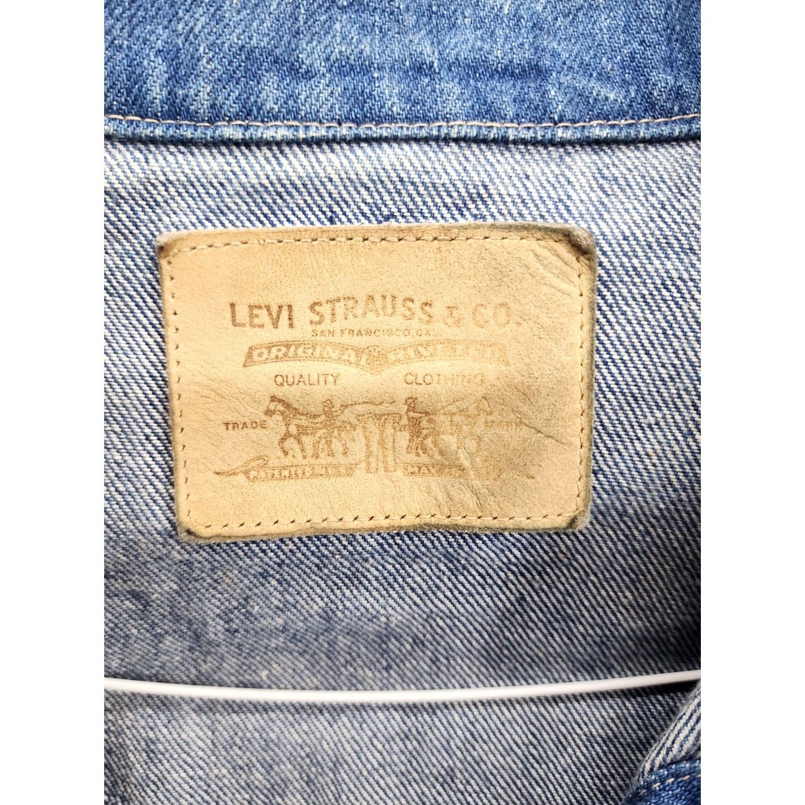 Denime VINTAGE Levi Denim Vest Sz Medium Leather Tab Distressed Elastic Waist 4 Pockets Mens M Size US M / EU 48-50 / 2 - 3 Thumbnail