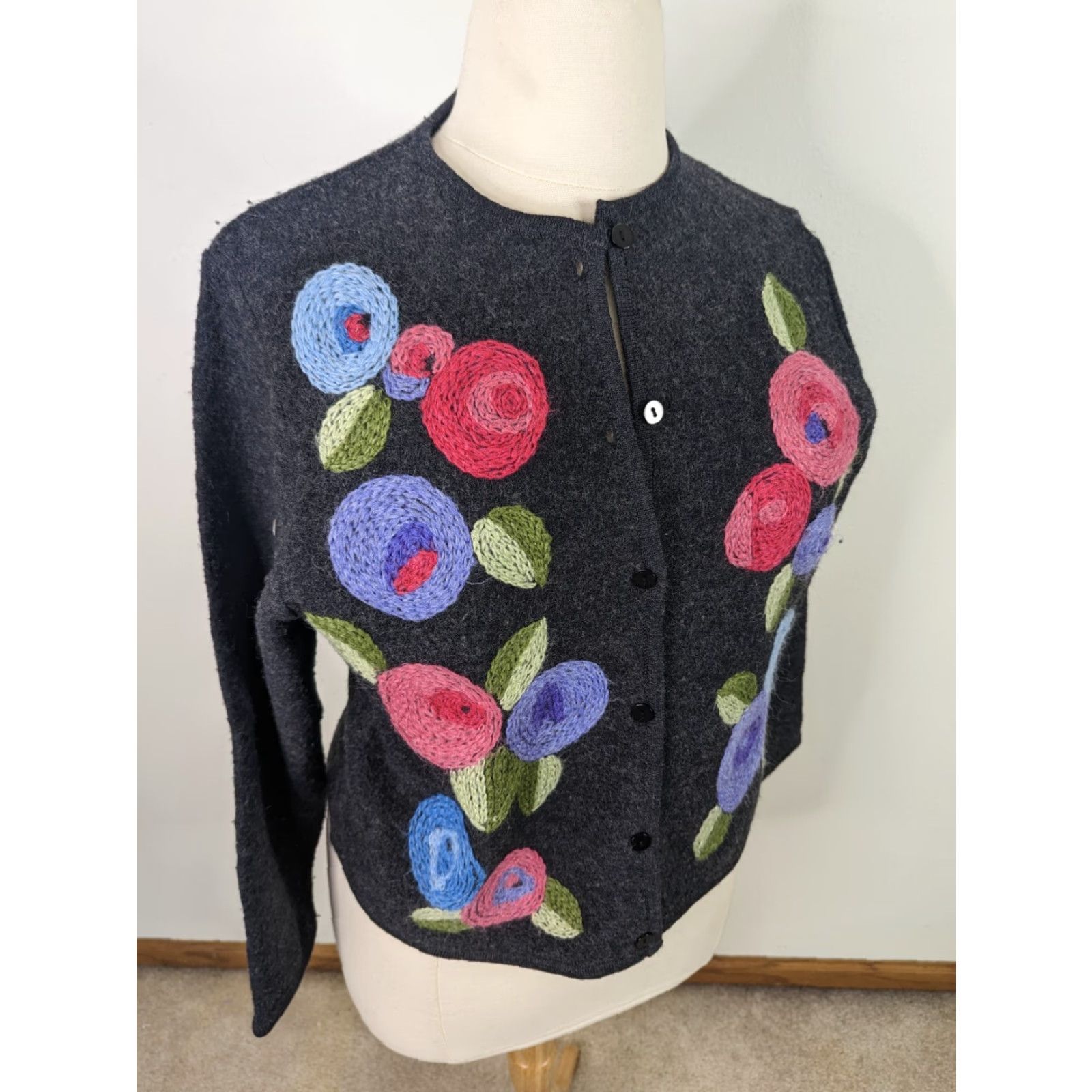 Vintage VINTAGE Teddi Cardigan Sweater Women's L Gray 100% Wool Floral Embroidered Knit Crew Neck Long Sleeve Size L / US 10 / IT 46 - 2 Thumbnail