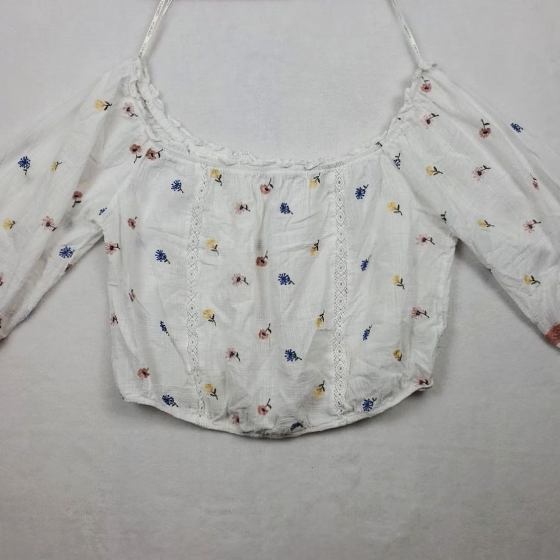 Forever 21 FOREVER 21 Floral Embroidered White Flutter Sleeve Crop Top Women's 2X Festival Apparel Shirt Crop Top Size XXL / US 16-18 / IT 52-54 - 6 Thumbnail