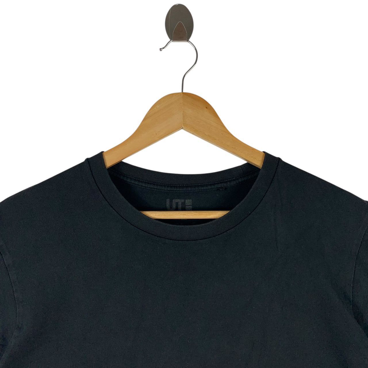 Japanese Brand × Kaws × Uniqlo UNIQLO X KAWS japanesebrand tee Size US L / EU 52-54 / 3 - 2 Thumbnail