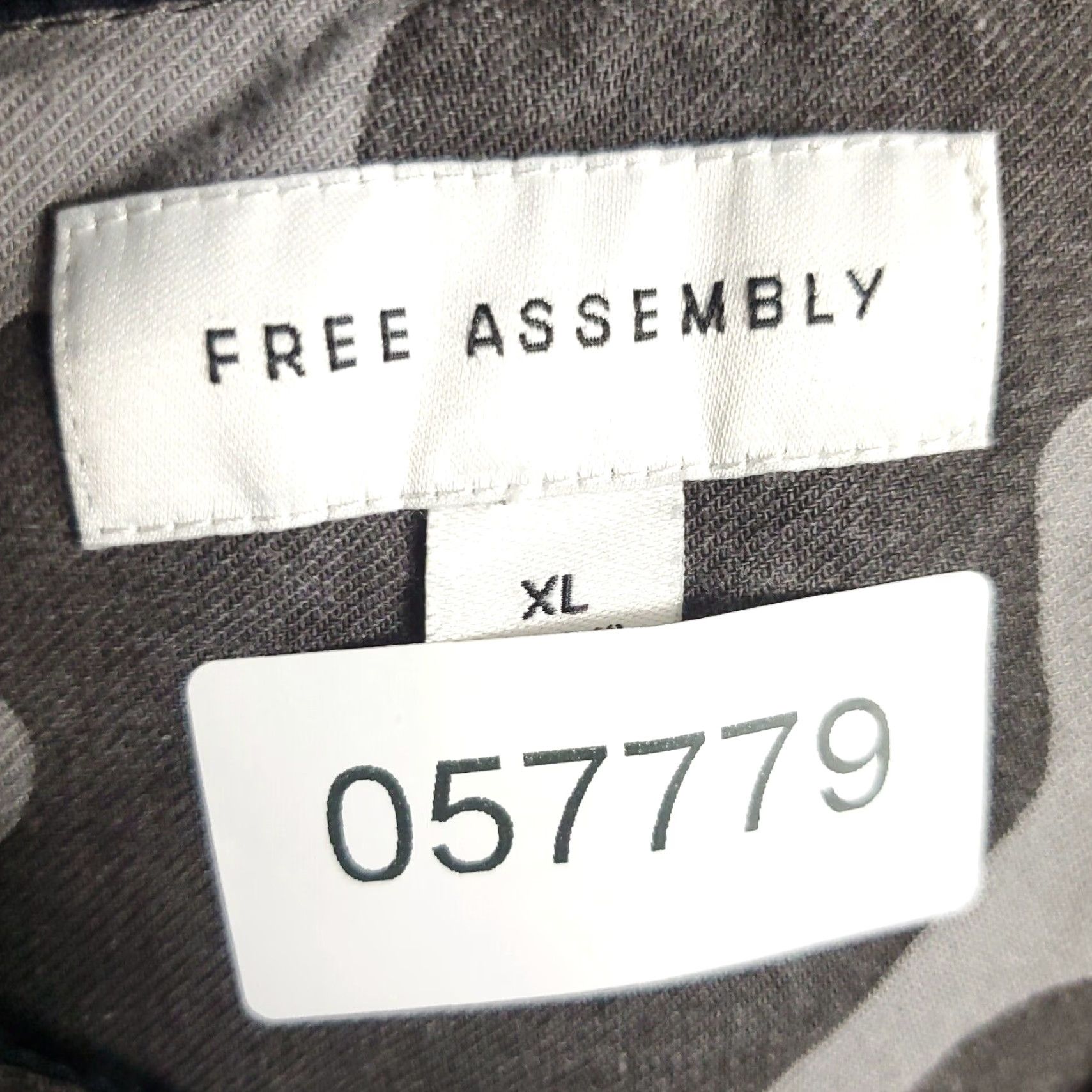 Vintage Free Assembly Shirt Mens XL Gray Camouflage Button-Up Long Sleeve Size US XL / EU 56 / 4 - 7 Thumbnail