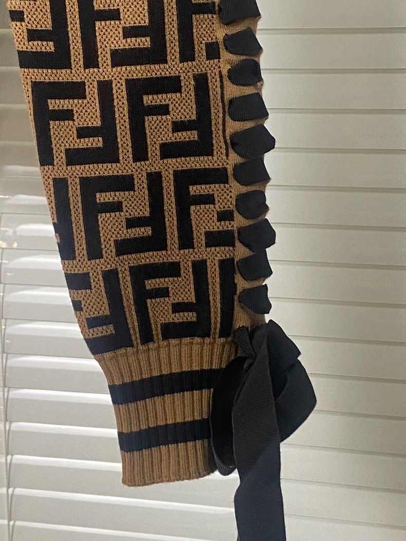 Fendi Fendi size 38 Classic FF Old Flower Knitwear Size US M / EU 48-50 / 2 - 6 Thumbnail