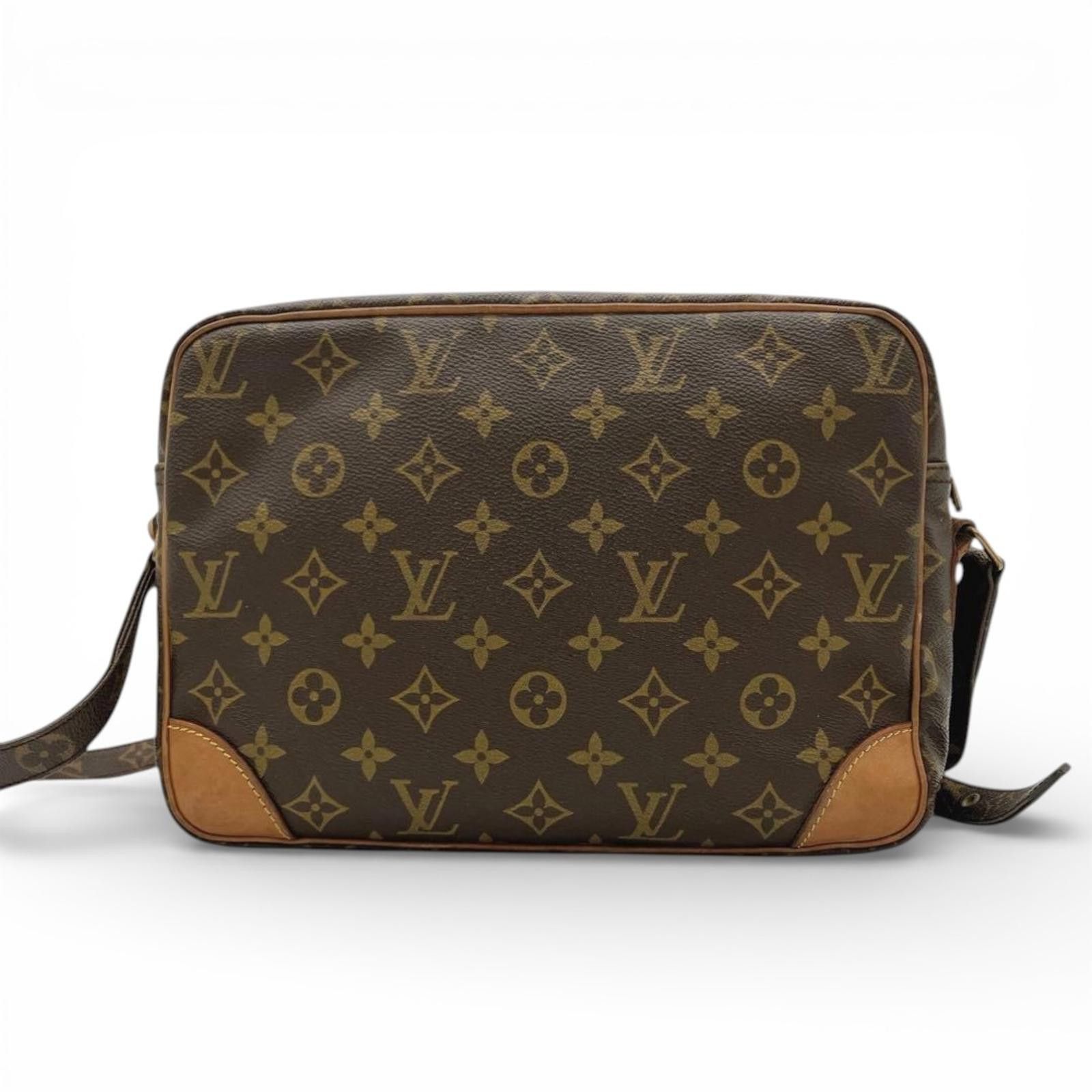 Louis Vuitton Louis Vuitton - Monogram Canvas Crossbody Bag Size ONE SIZE - 3 Thumbnail