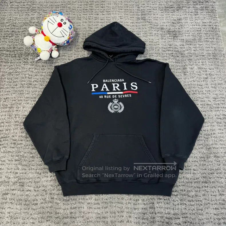 Balenciaga Balenciaga Crown Embroidery Badge Hoodie Size US S / EU 44-46 / 1 - 1 Thumbnail