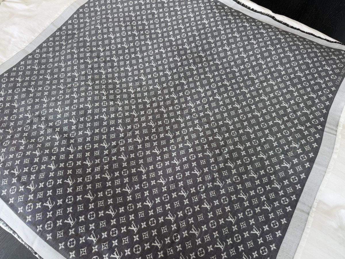 Louis Vuitton Monogram Denim Shawl Size ONE SIZE - 3 Thumbnail