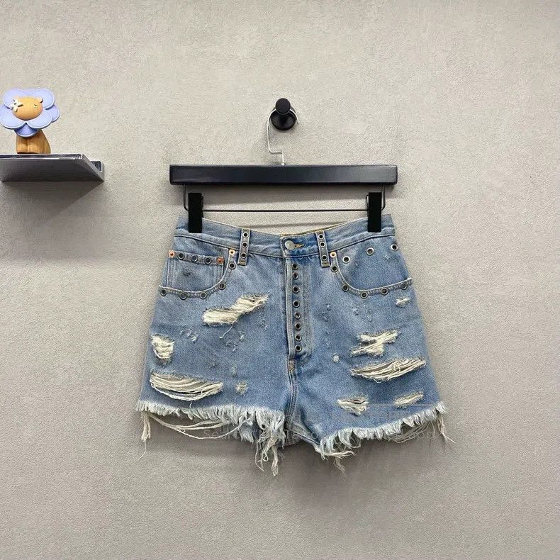 Gucci Gucci SizeOS Riveted Hole Wool Edge Washed Denim Shorts Size 24" / US 00 / IT 34 - 1 Thumbnail