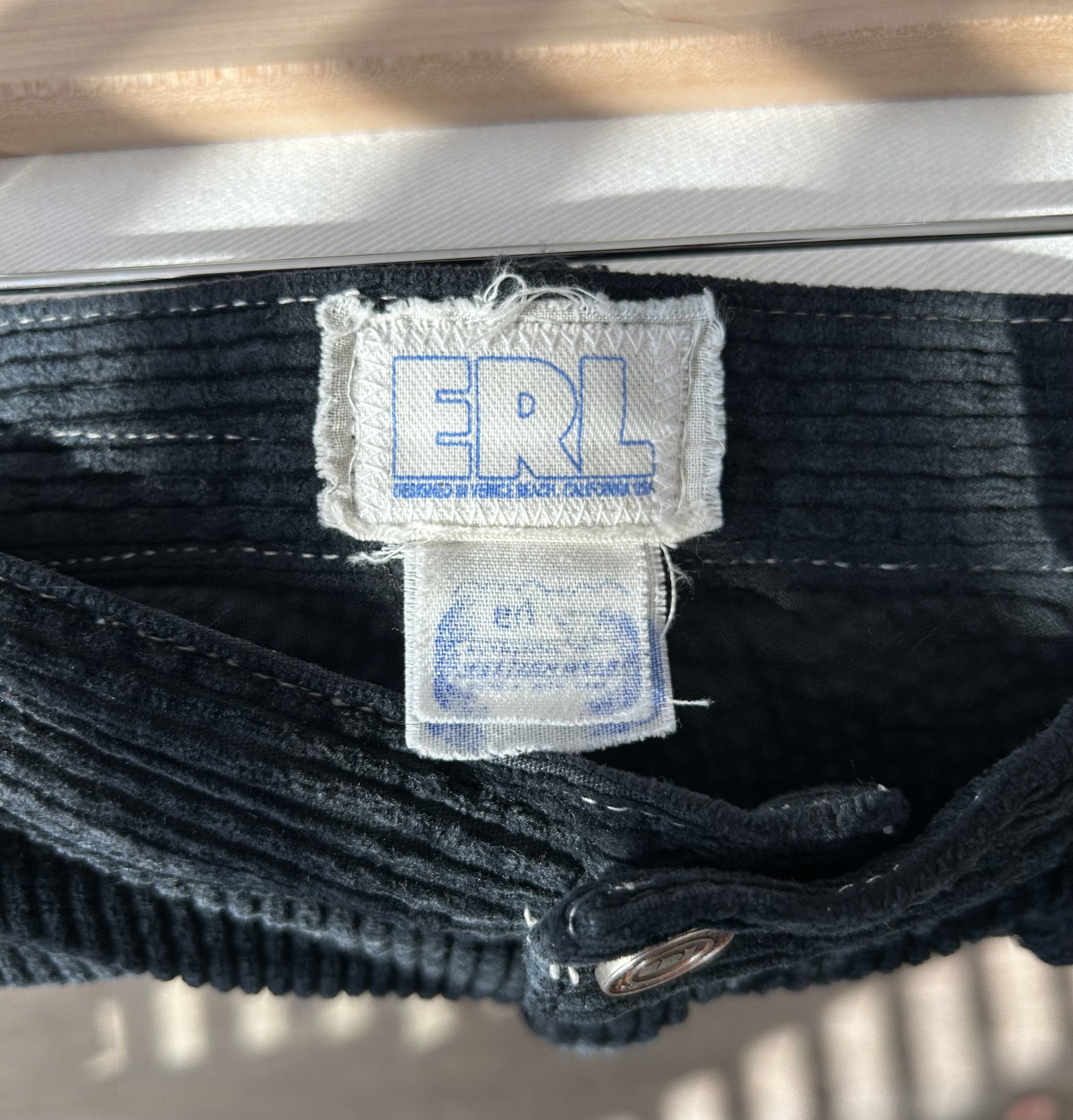 ERL OG ERL made in California corduroy shorts Size US 30 / EU 46 - 8 Thumbnail