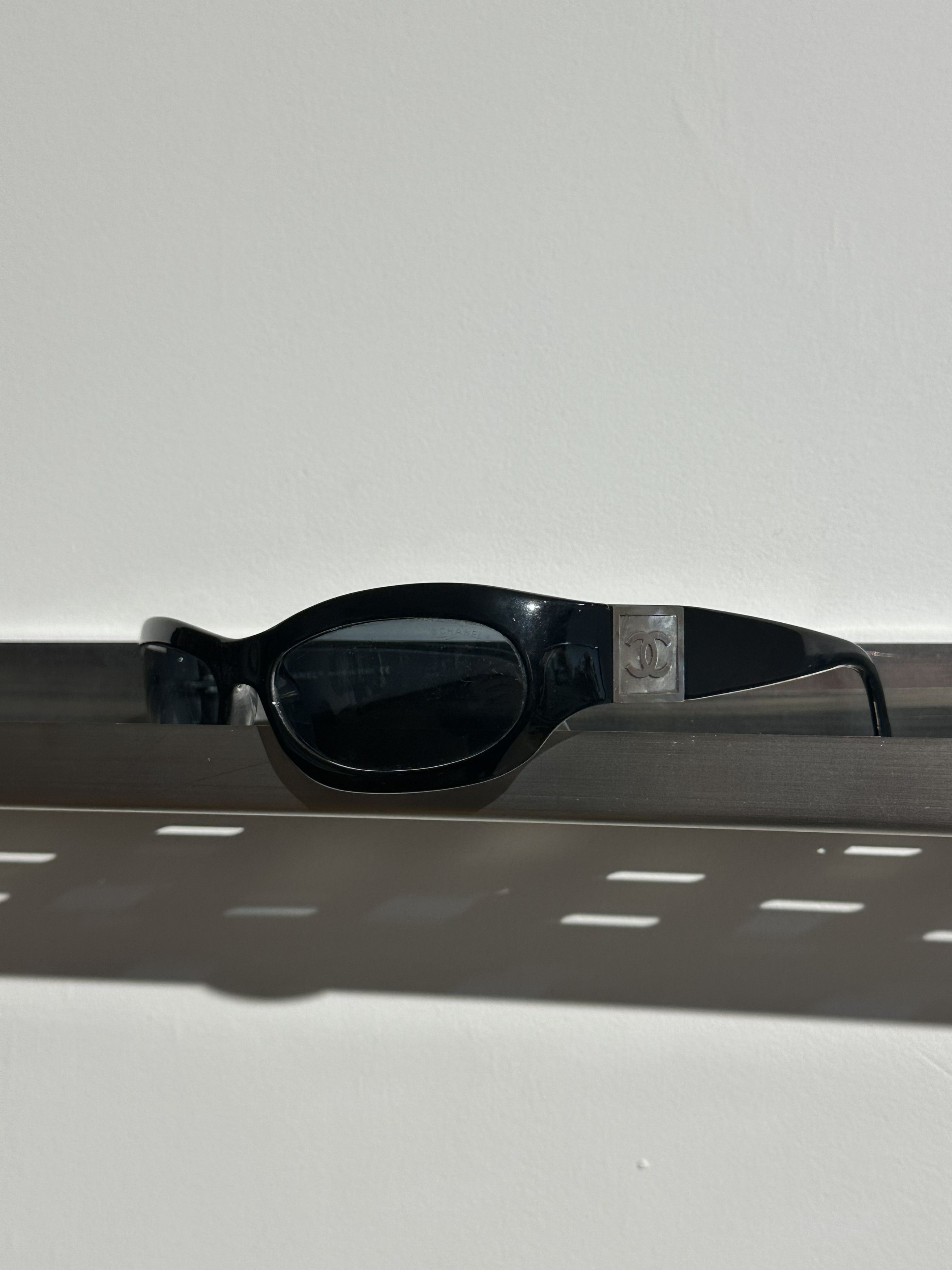 Chanel × Vintage CHANEL Sunglasses 5076 Wrap Shield Rhinestone 4017 Vintage Size ONE SIZE - 1 Thumbnail