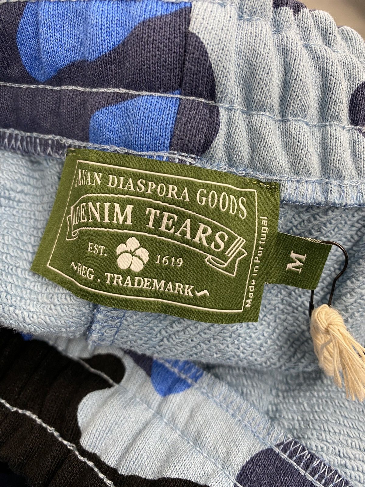 DENIM TEARS Denim tears blue camo cotton wreath sweatpants medium Size US 32 / EU 48 - 5 Thumbnail