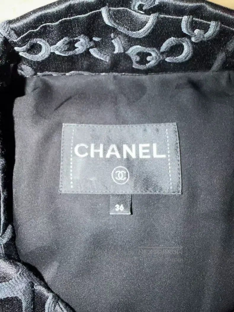 Chanel Chanel 22s show black embossed silk rolled edge two-pocket Size XS / US 0-2 / IT 36-38 - 4 Thumbnail