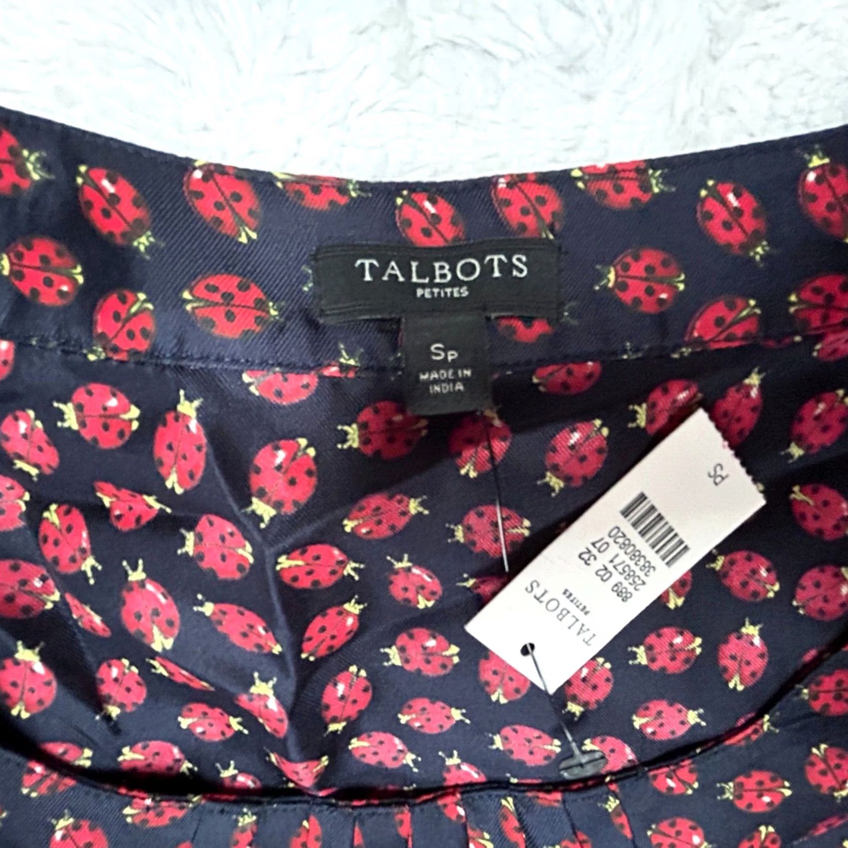 Talbots Talbots Blouse Shirt Sleeveless Silk Pleated Neck PS Women Blue Red Ladybug Pattern Size S / US 4 / IT 40 - 3 Thumbnail