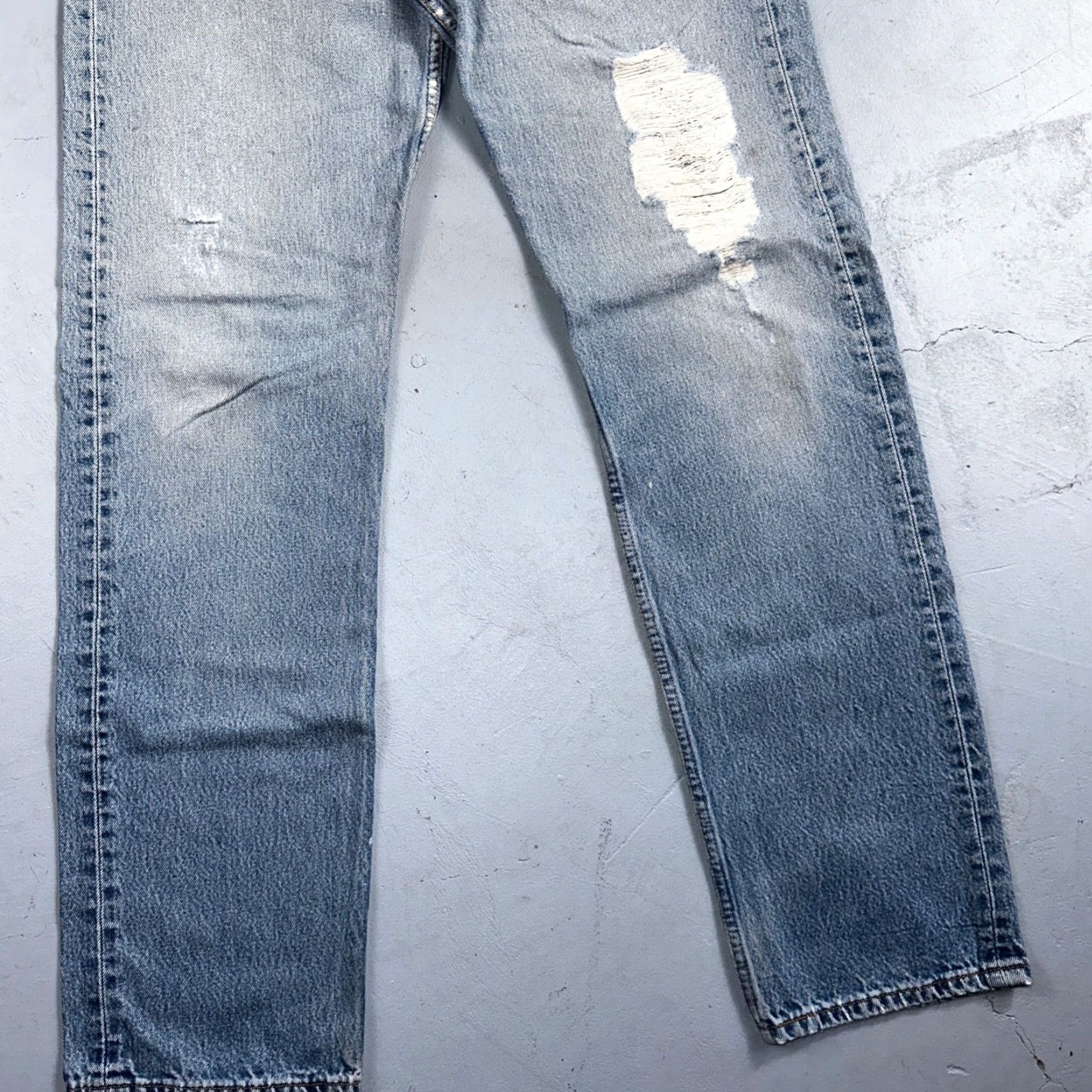 Levi's VINTAGE Levi's 501 Jeans Men's Straight Leg 34x36 Light Wash 90s Classic Denim Size US 34 / EU 50 - 3 Thumbnail