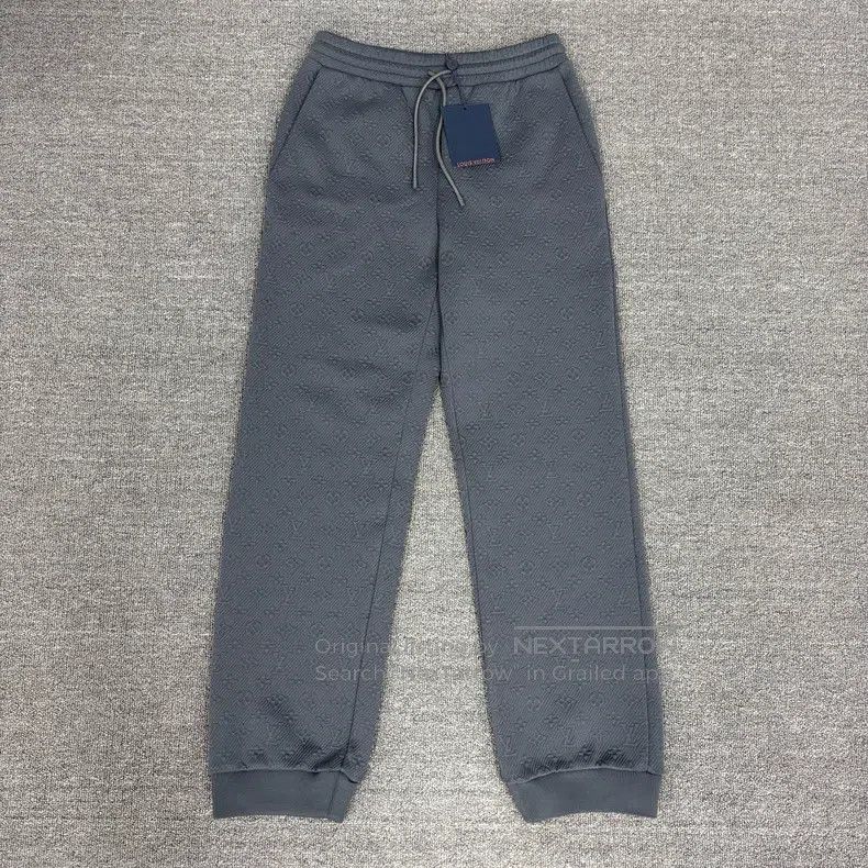 Louis Vuitton Louis Vuitton size s Grey full logo sweatpants Size US 28 / EU 44 - 1 Thumbnail