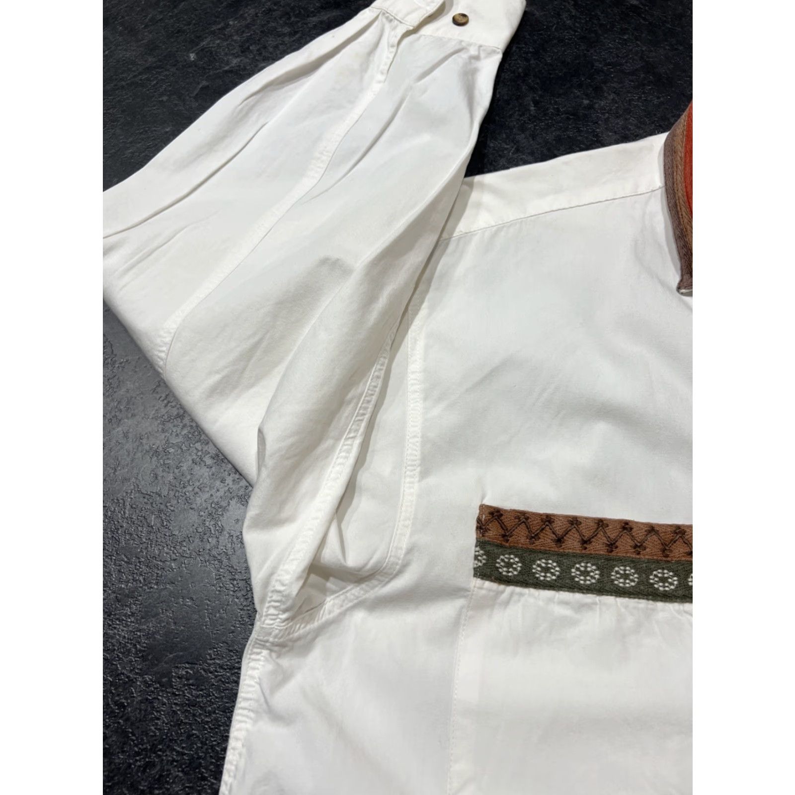 Vintage VINTAGE Cambridge Dry Goods Women's Shirt Short Sleeve Collared Button-Up 100% Cotton Chambray Embroidered Aztec 90s Festival Size M / US 6-8 / IT 42-44 - 7 Thumbnail