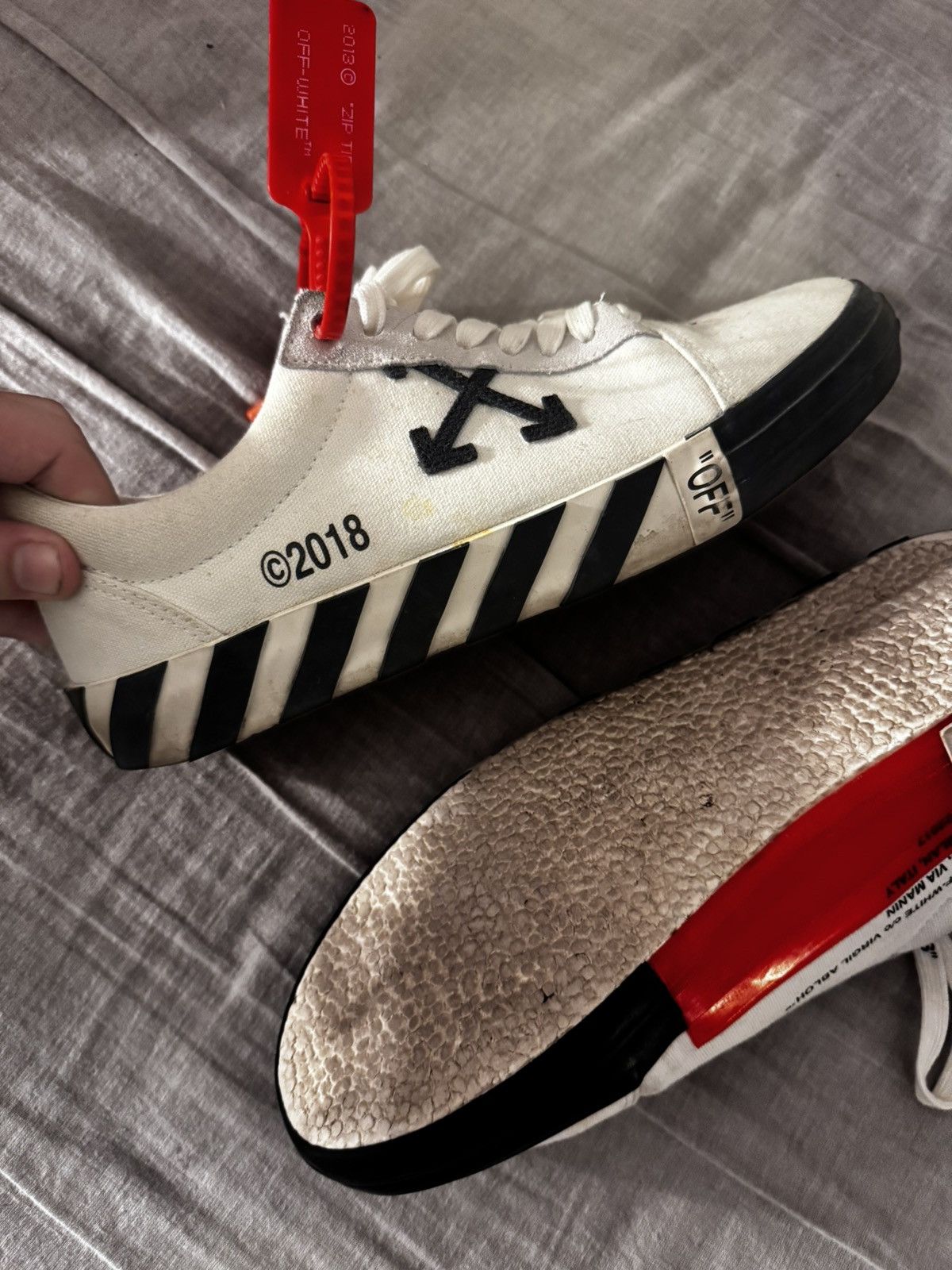 Off-White Off-White Vulcanized Low Sneakers – Size 43 (US 10) Size US 10 / EU 43 - 5 Thumbnail