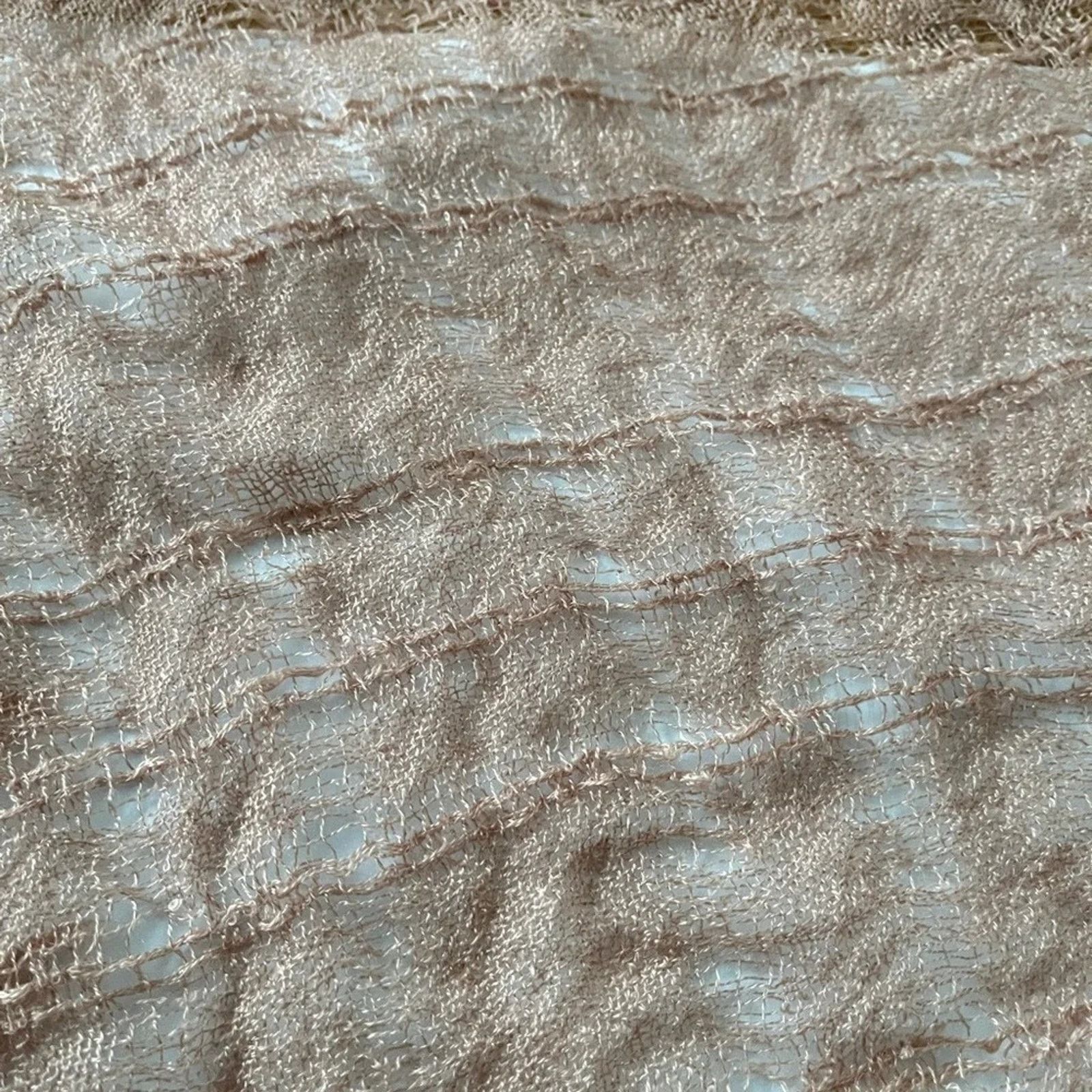 The Unbranded Brand Lulu scarf measuring 70”x40” in great condition. Size ONE SIZE - 1 Thumbnail