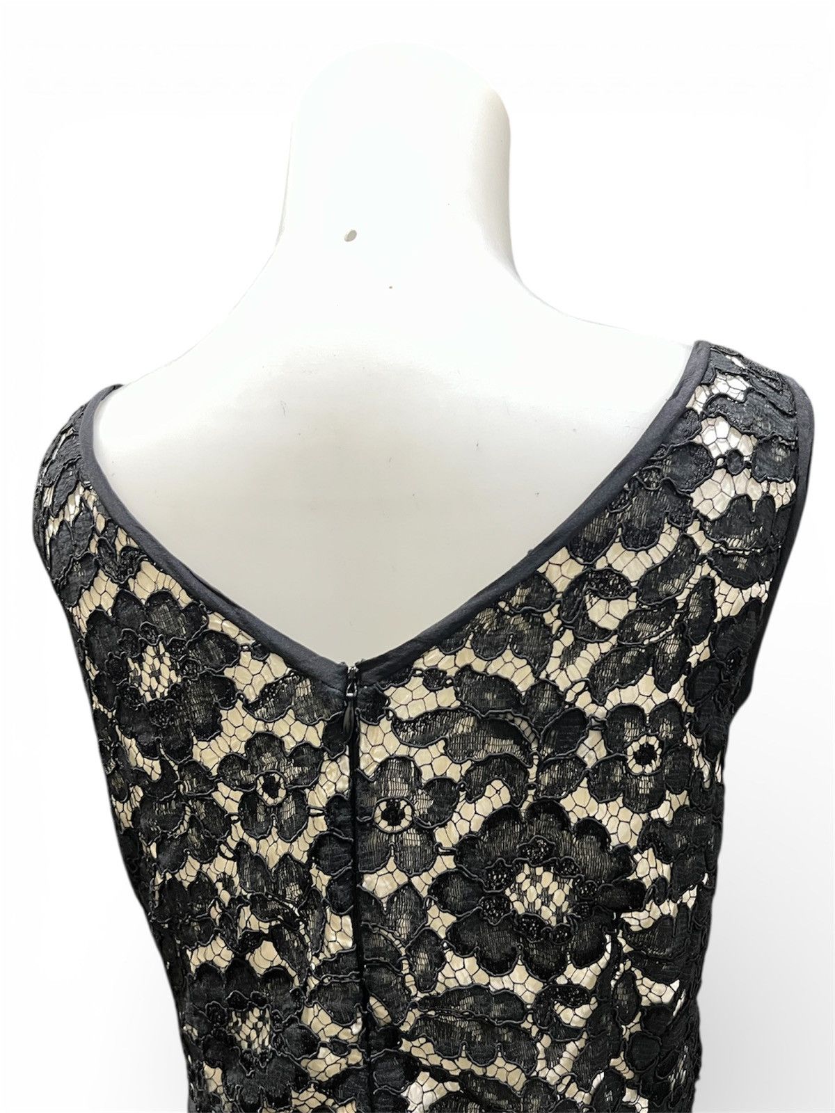 Moschino Vintage Moschino Lace Sleeveless Sheath Dress Floral Pattern Size M / US 6-8 / IT 42-44 - 5 Thumbnail