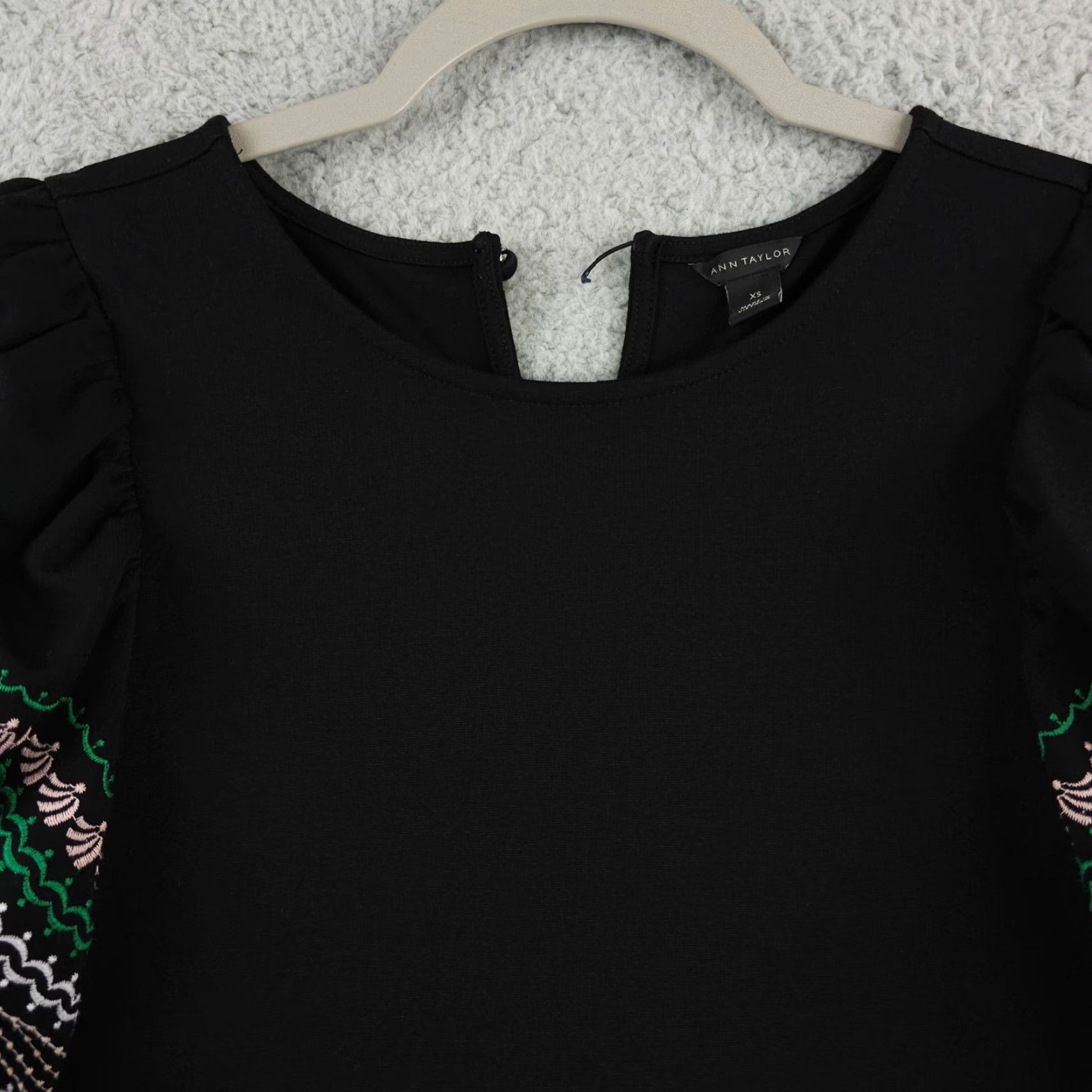 Ann Taylor Ann Taylor Dress Women XS Black Embroidered Puff Sleeve Ponte Shift Stretch FLAW Size XS / US 0-2 / IT 36-38 - 7 Thumbnail