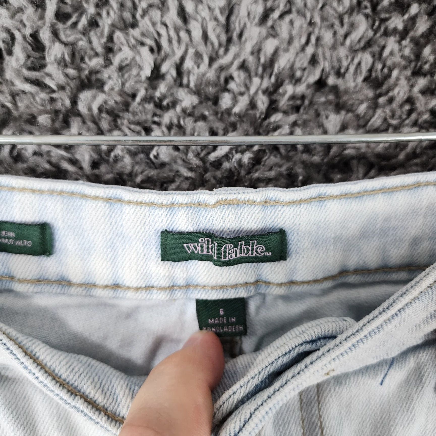 Vintage Wild Fable Jeans Light Wash Distressed High Rise Mom Size 6 Blue Womens Size 28" / US 6 / IT 42 - 3 Thumbnail