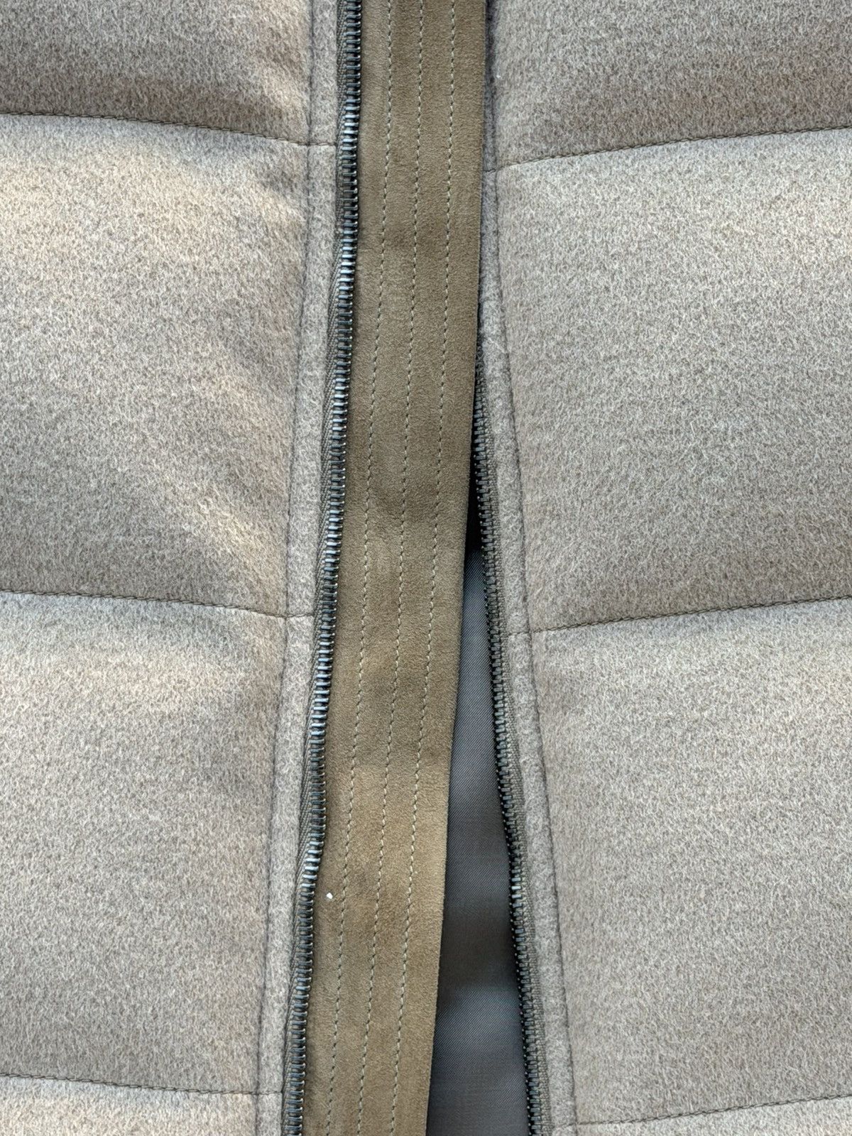 Isaia Napolii Isaia Napoli 100% Camel Down Vest EU52 L Made In Italy $4500 Size US L / EU 52-54 / 3 - 17 Thumbnail