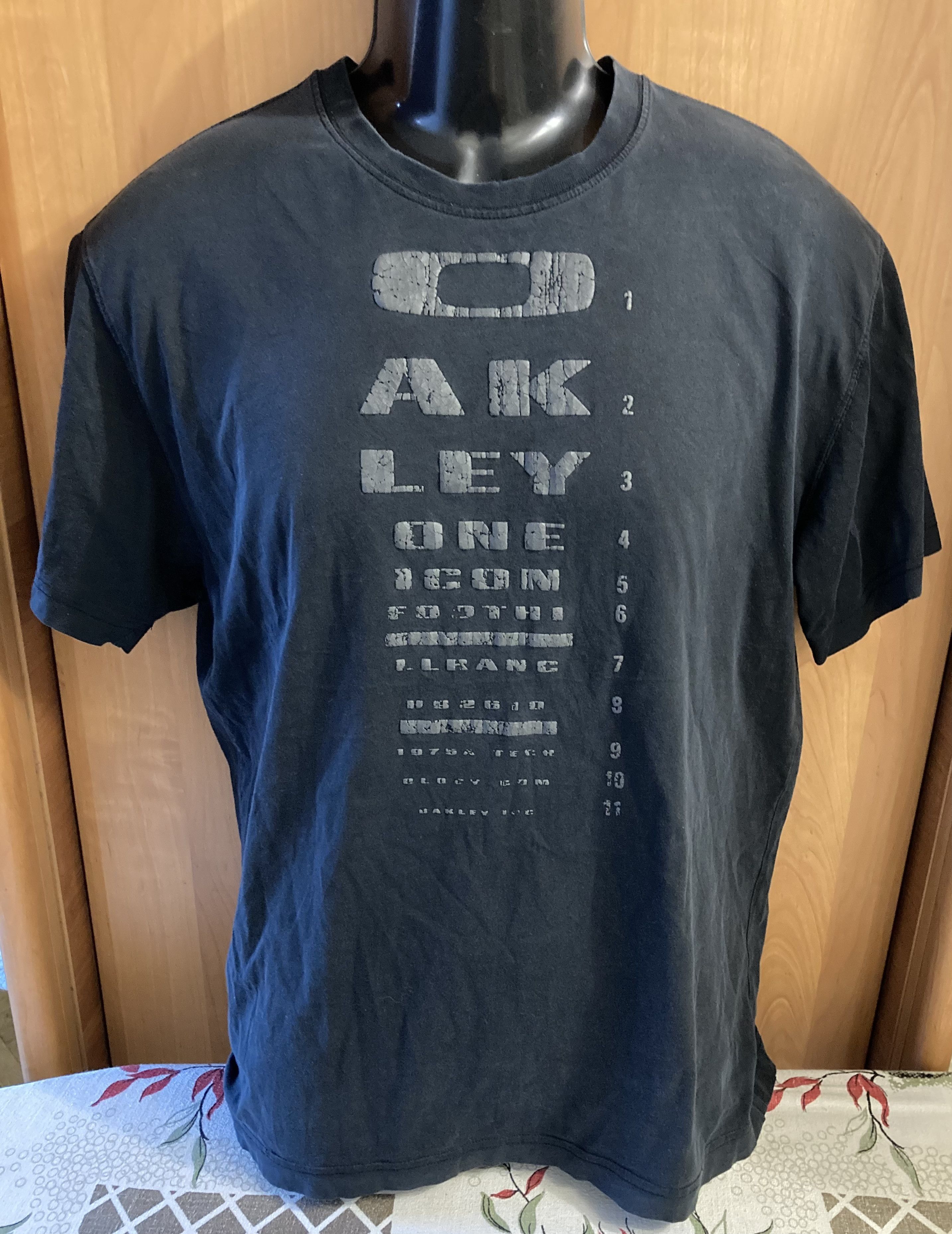 Oakley Rare VINTAGE OAKLEY Big Logo T SHIRT Size US M / EU 48-50 / 2 - 3 Thumbnail