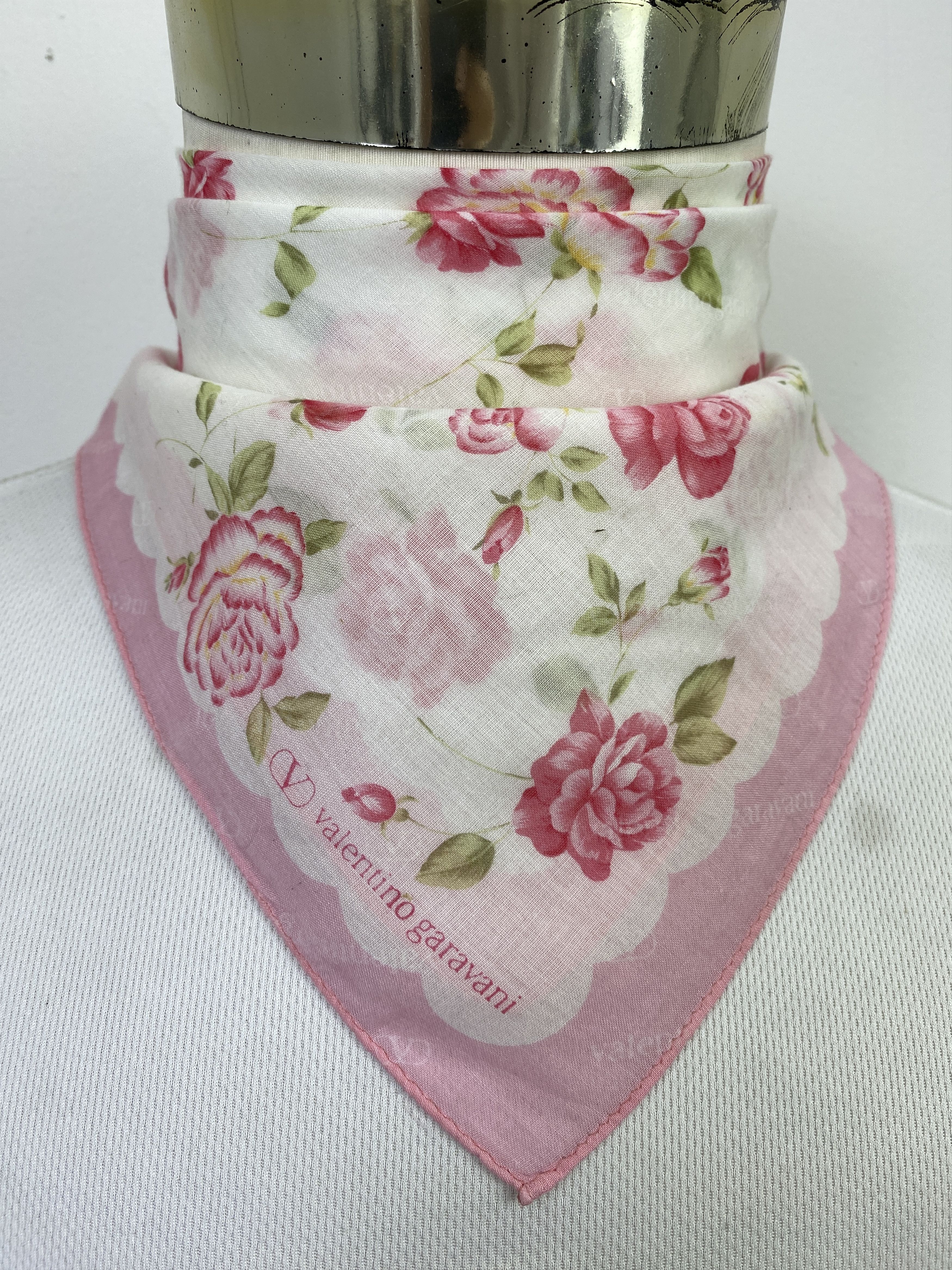 Valentino Valentino Garavani Handkerchief / Neckerchief KT0181 Size ONE SIZE - 2 Thumbnail