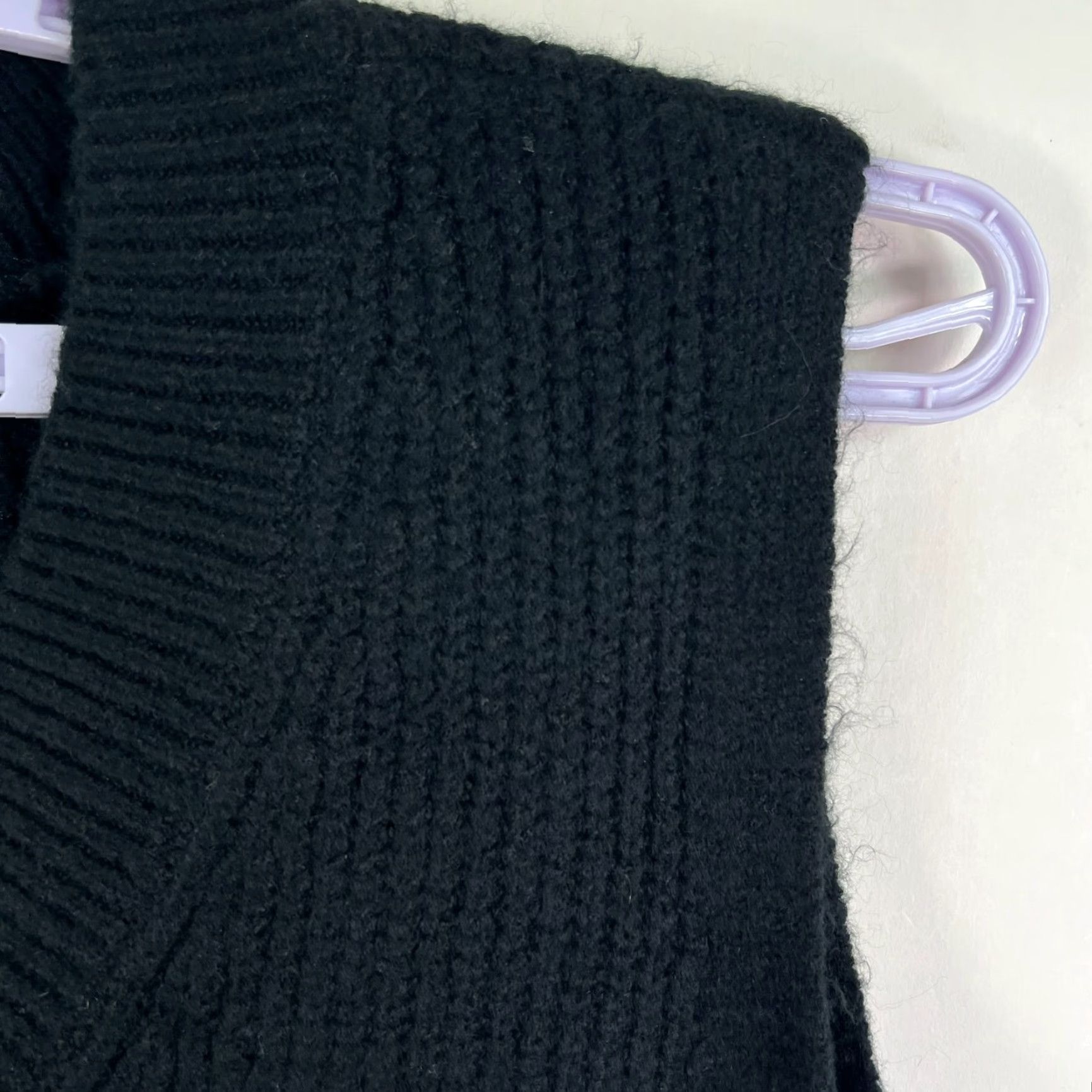 Vince Camuto Vince Camuto V Neck Ribbed Sweater Vest Womens S Black Vest Slim-Fit N/A Size S / US 4 / IT 40 - 2 Thumbnail