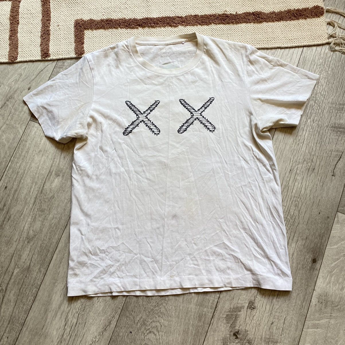 Kaws × Uniqlo UNIQLO X KAWS BIG LOGO T SHIRT Size US M / EU 48-50 / 2 - 2 Thumbnail