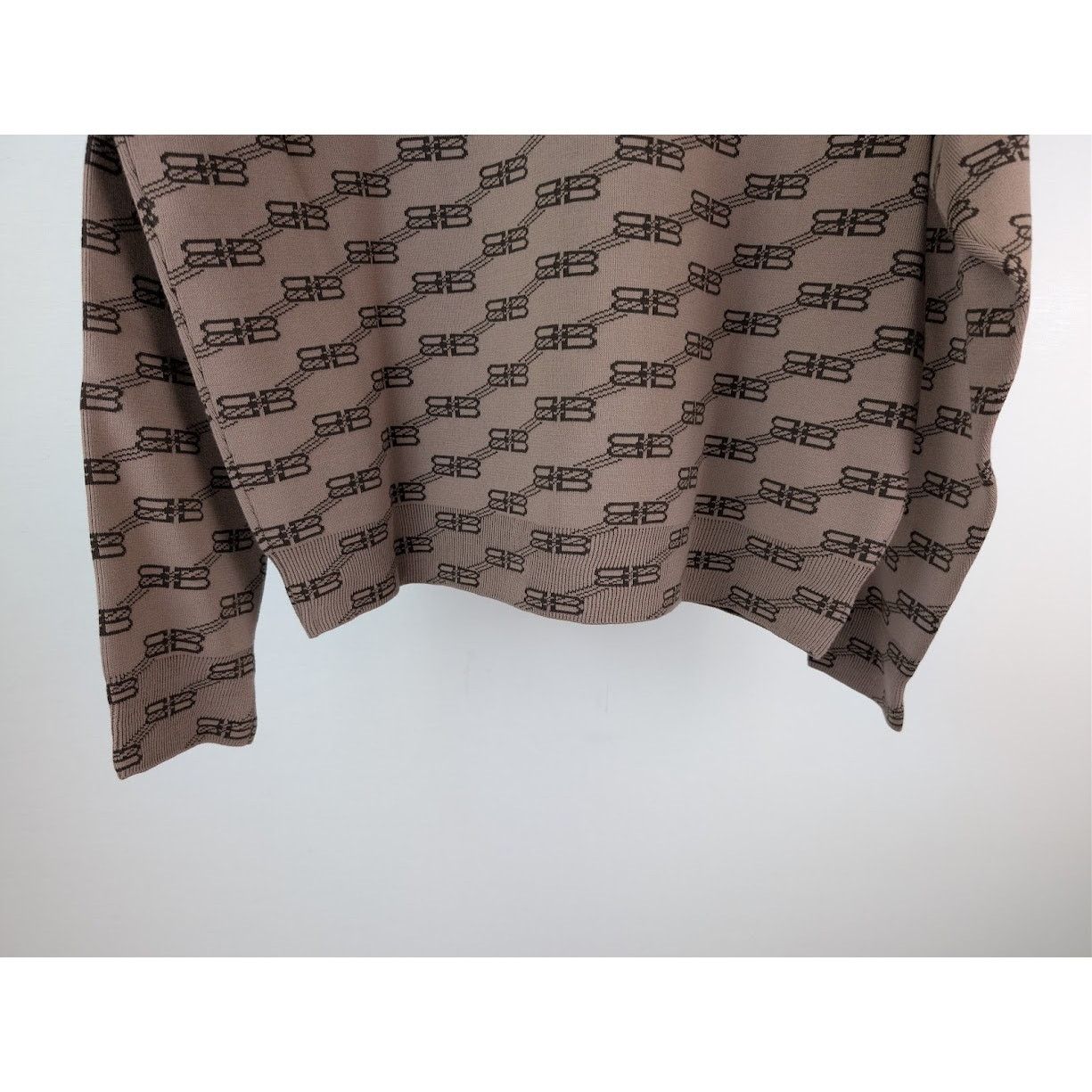 Balenciaga o1rshd1 Monogram Crewneck Sweater in Beige/Brown Size US XL / EU 56 / 4 - 11 Thumbnail