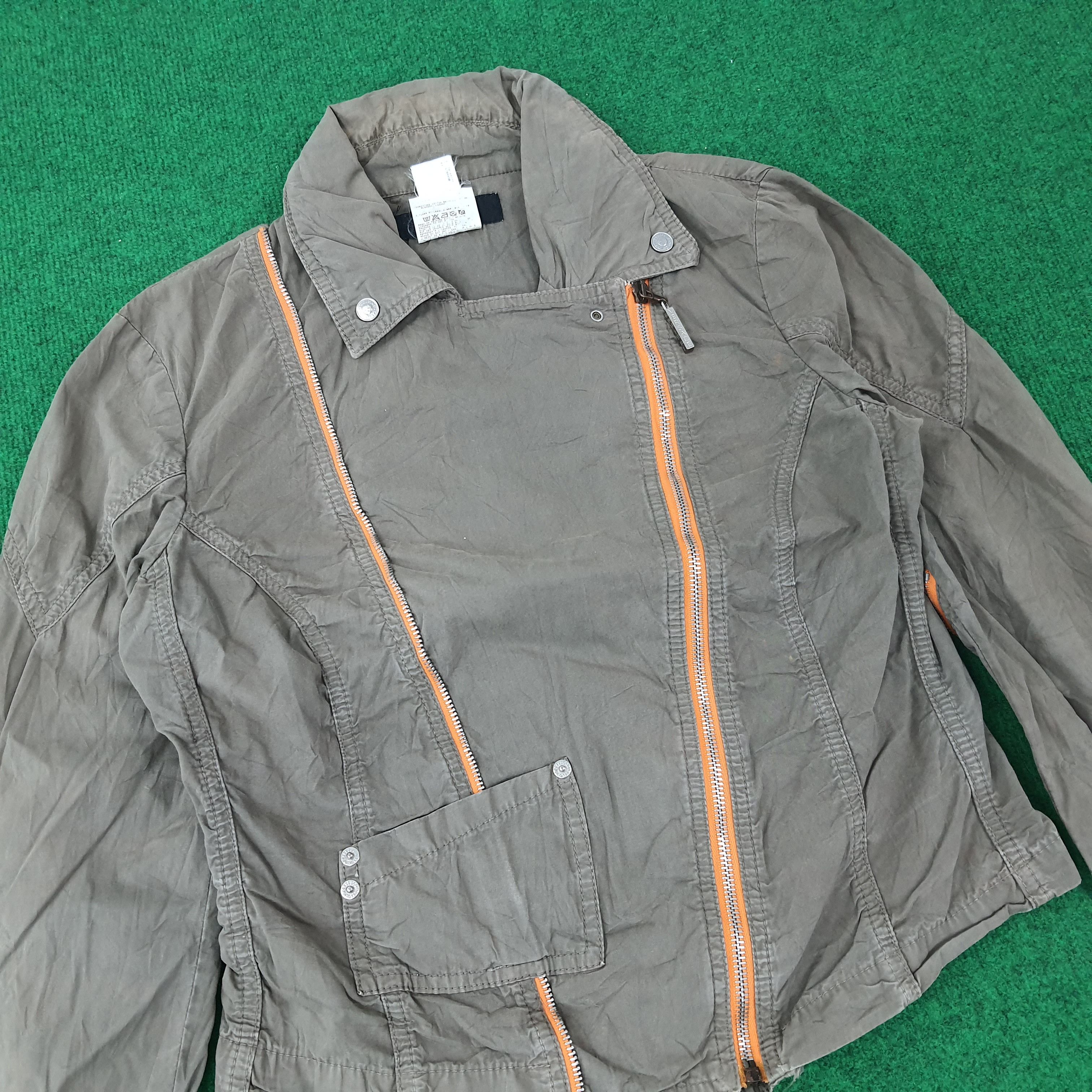 Versace Jeans Couture × Vintage Vintage Versace Jeans Couture Jacket C221N2 Size XS / US 0-2 / IT 36-38 - 2 Thumbnail