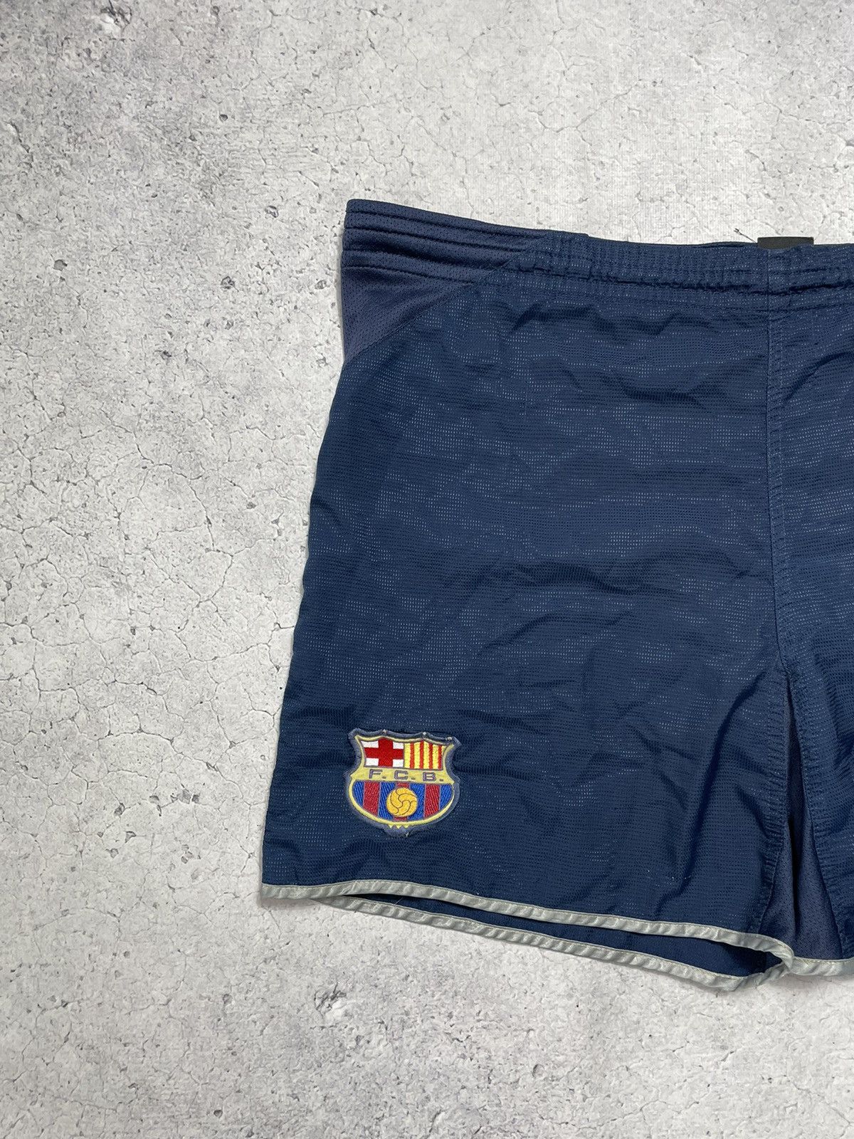 Nike Nike Team F.C Barcelona Vintage 90s Nylon Shorts Size US 32 / EU 48 - 3 Thumbnail