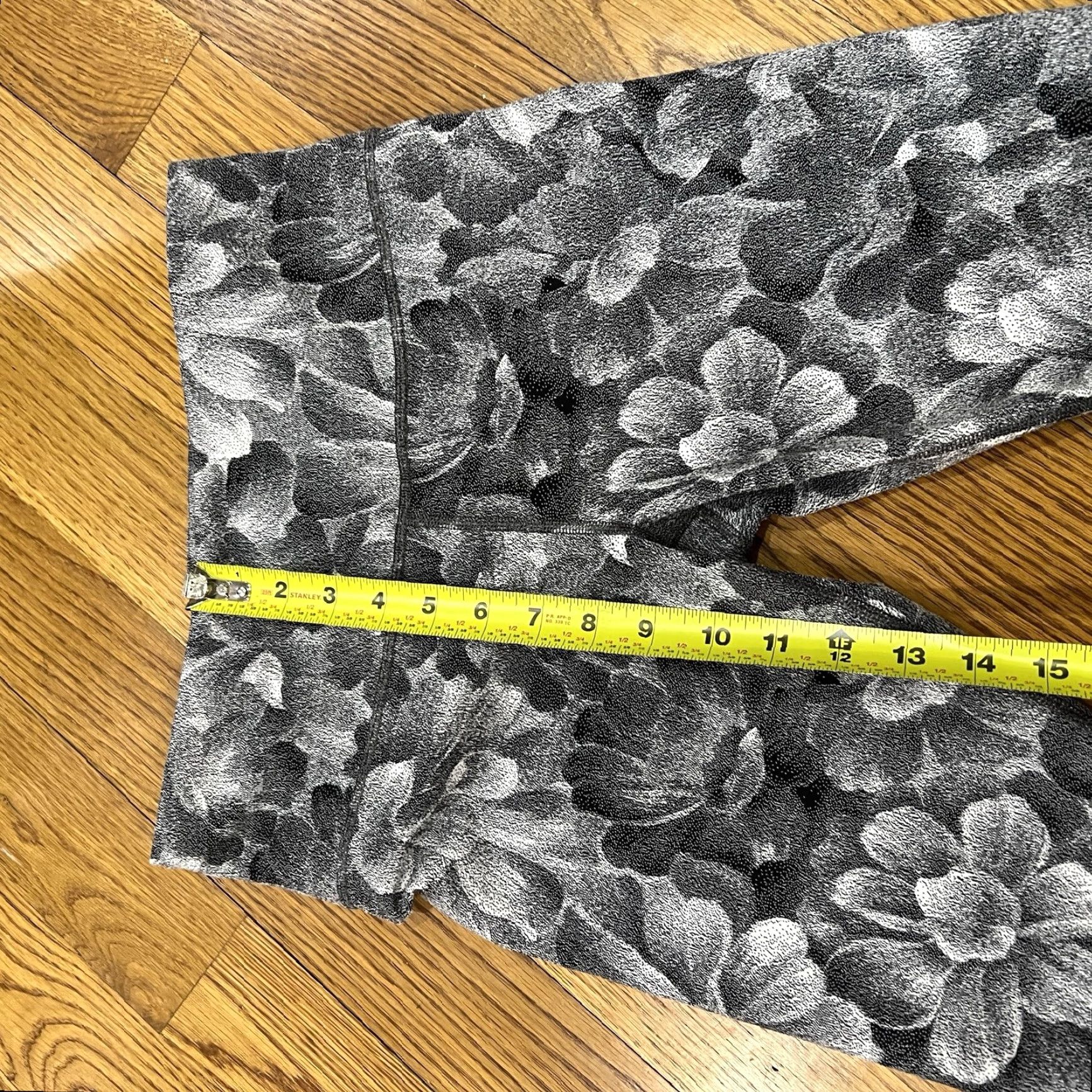 Athleta VINTAGE Athleta Women's Pants Skinny Leg Textured Tights Bohemian Floral Mid Rise Size Medium Chakra Floral Black/Seasalt Size ONE SIZE - 2 Thumbnail