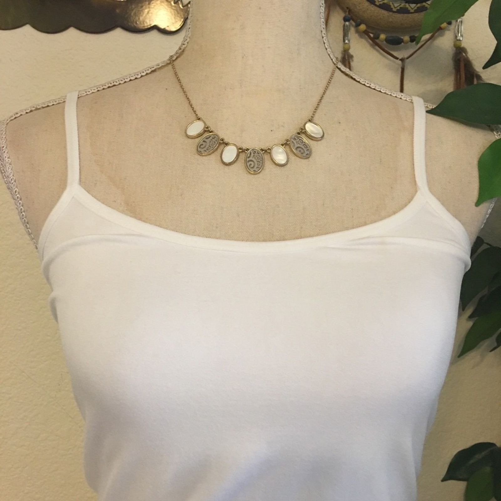 Jewelry Mother of pearl and cut out filigree disc necklace Size ONE SIZE - 3 Thumbnail