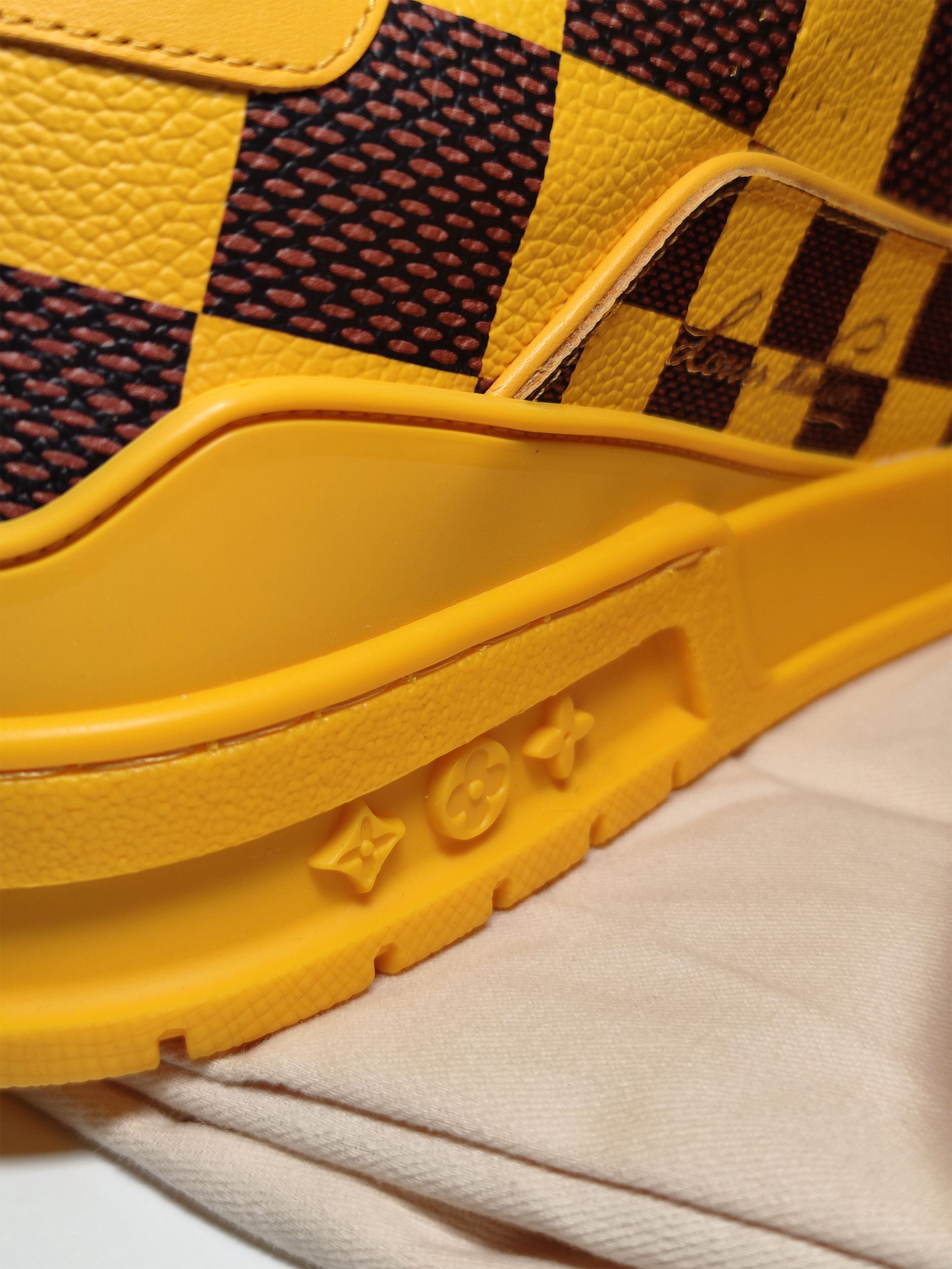 Louis Vuitton × Pharrell Louis Vuitton LV Trainer Damier Size US 10 / EU 43 - 4 Thumbnail