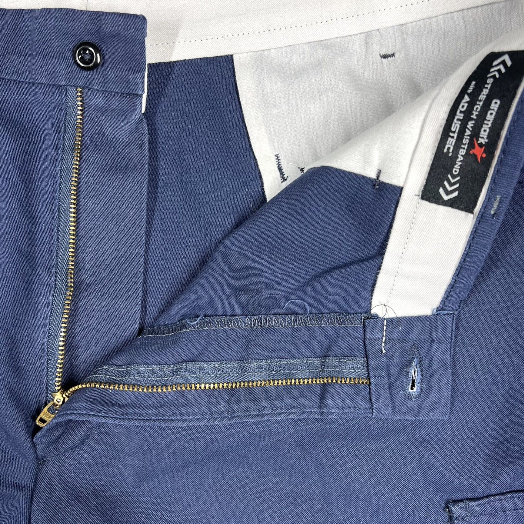 Vintage Aramark Men’s Navy Blue Baggy Cargo Flat Front Shorts Size 42R GP0730 Size US 42 / EU 58 - 6 Thumbnail