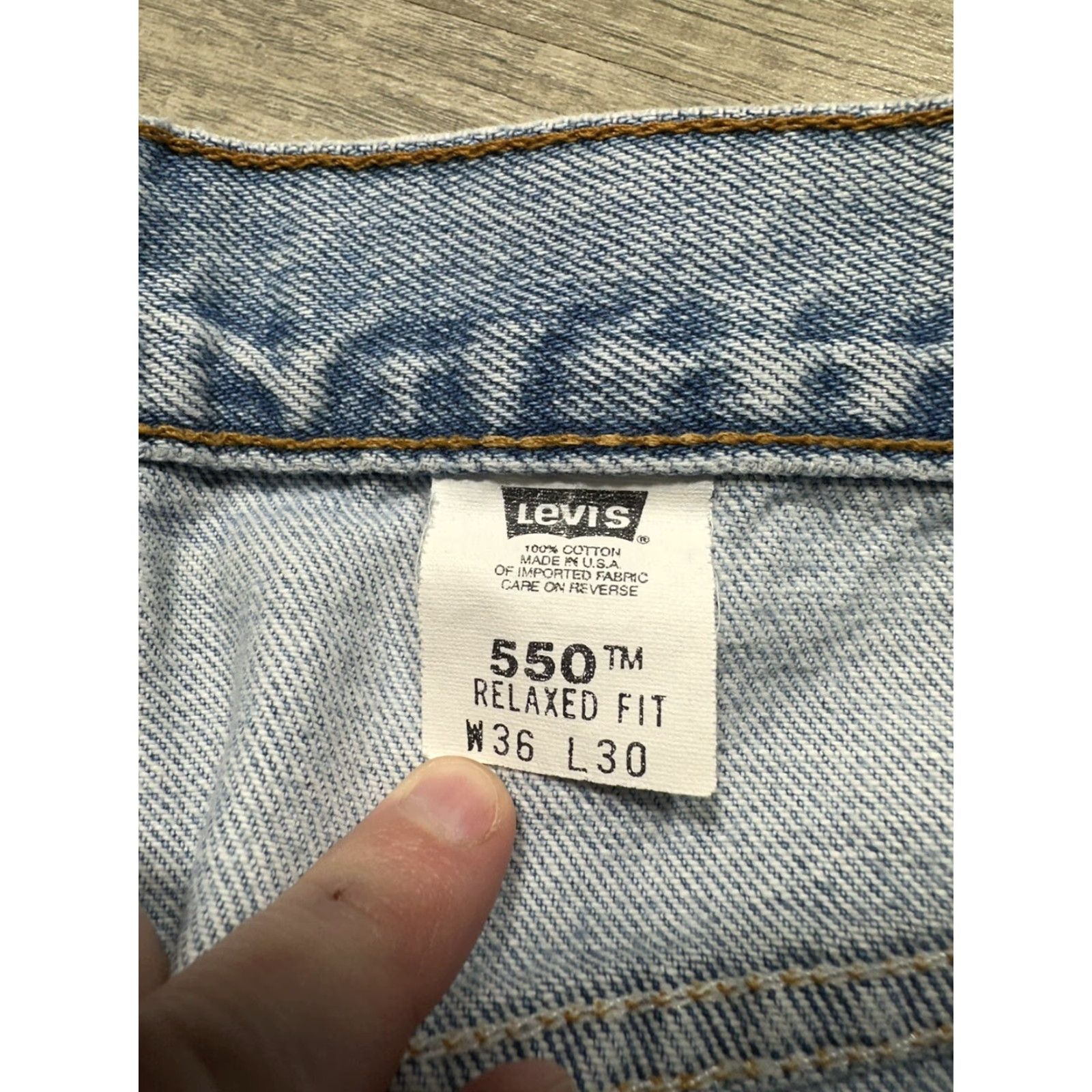 Levi's VINTAGE Levi’s 550 Jeans Straight Leg Relaxed Fit Light Wash 35 X 28.5 Mens Levi's 550 80s 90s Grunge Logo USA Jeans Size US 35 - 3 Thumbnail